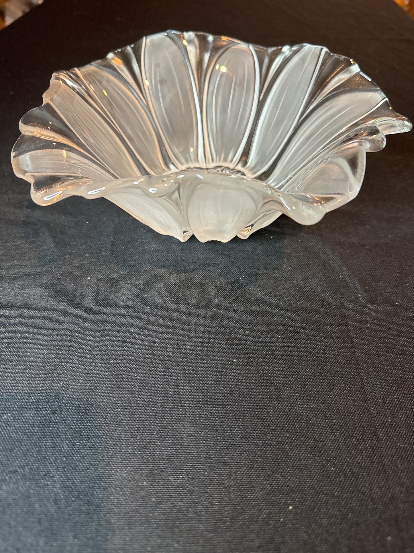 Mikasa Sunflower Frost 8" Round Crimped Bowl 3.25" Tall