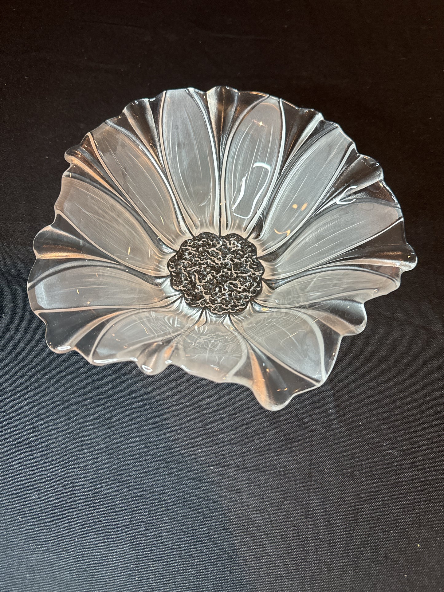 Mikasa Sunflower Frost 8" Round Crimped Bowl 3.25" Tall