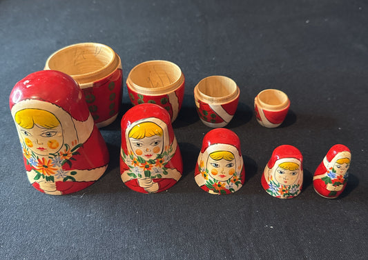 Vintage 5 Piece Russian Nesting Doll 5.5" Tall