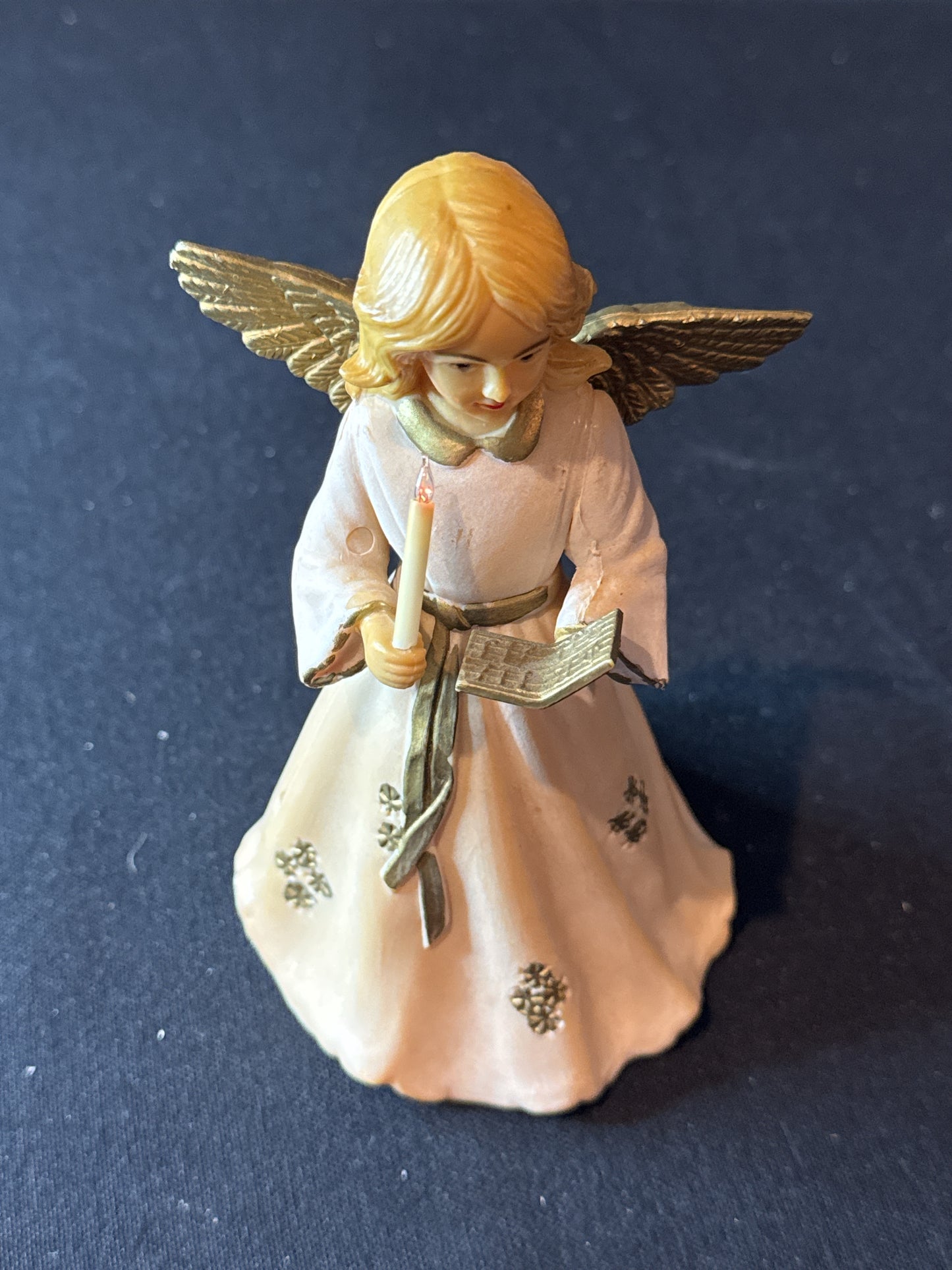 Noelite Candle Light Angel 1981 Tan w/ Gold Accents Merton Co. Working Light 6.25" Tall