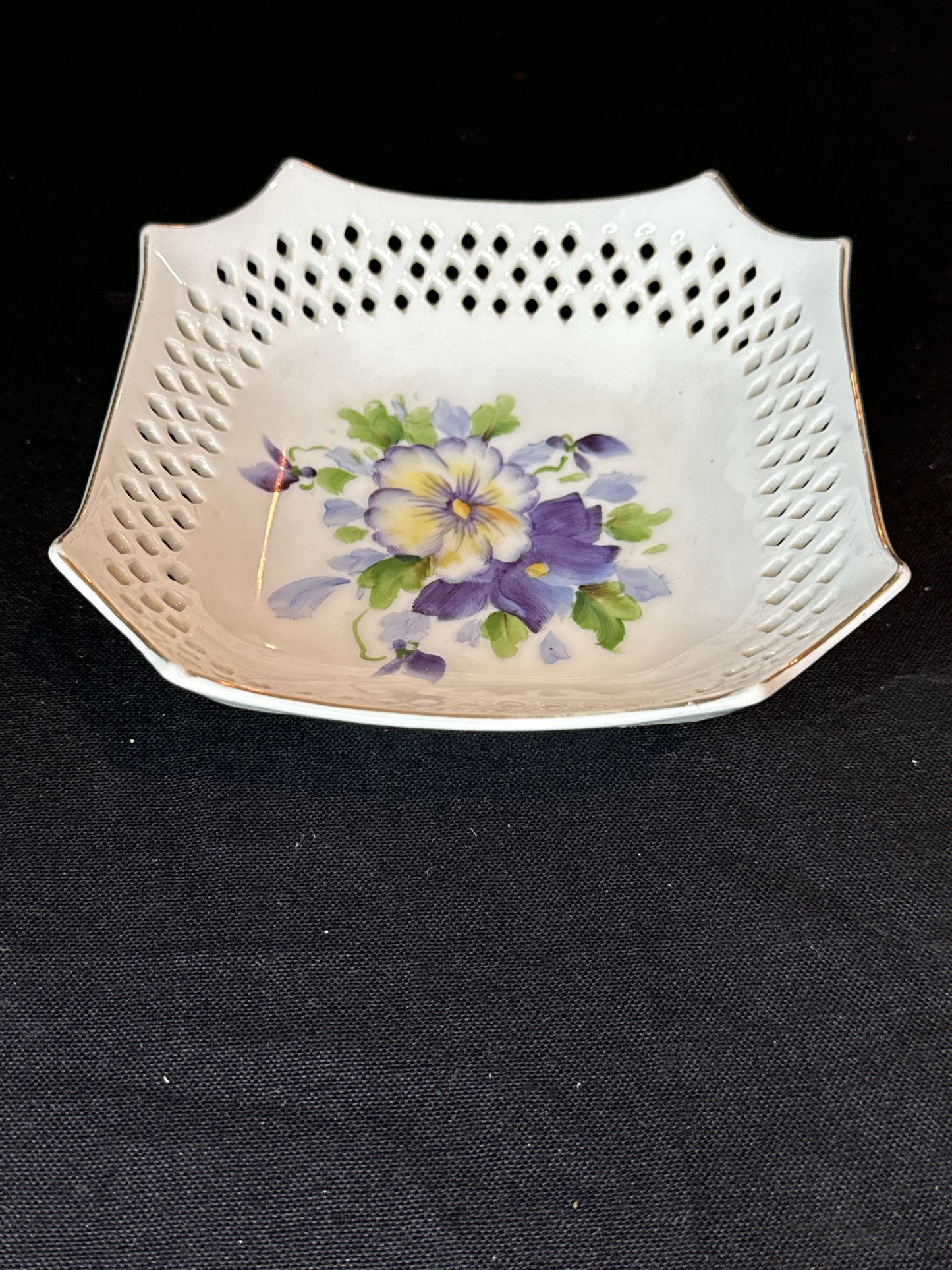 Saji Japan Fine Porcelain Trinket Bowl Hand Painted Occupied Japan 5 5/8" Wide 1 5/8 High