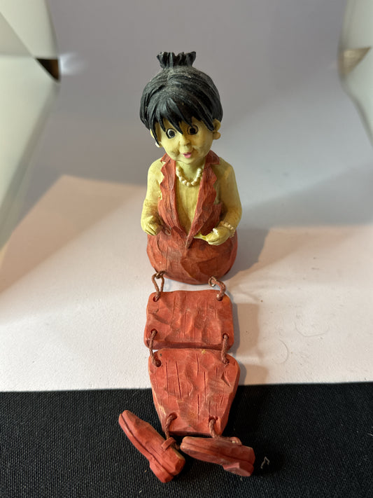 WMG 2003 Classy Lady in Red Shelf Sitter Resin Sits 4" Tall