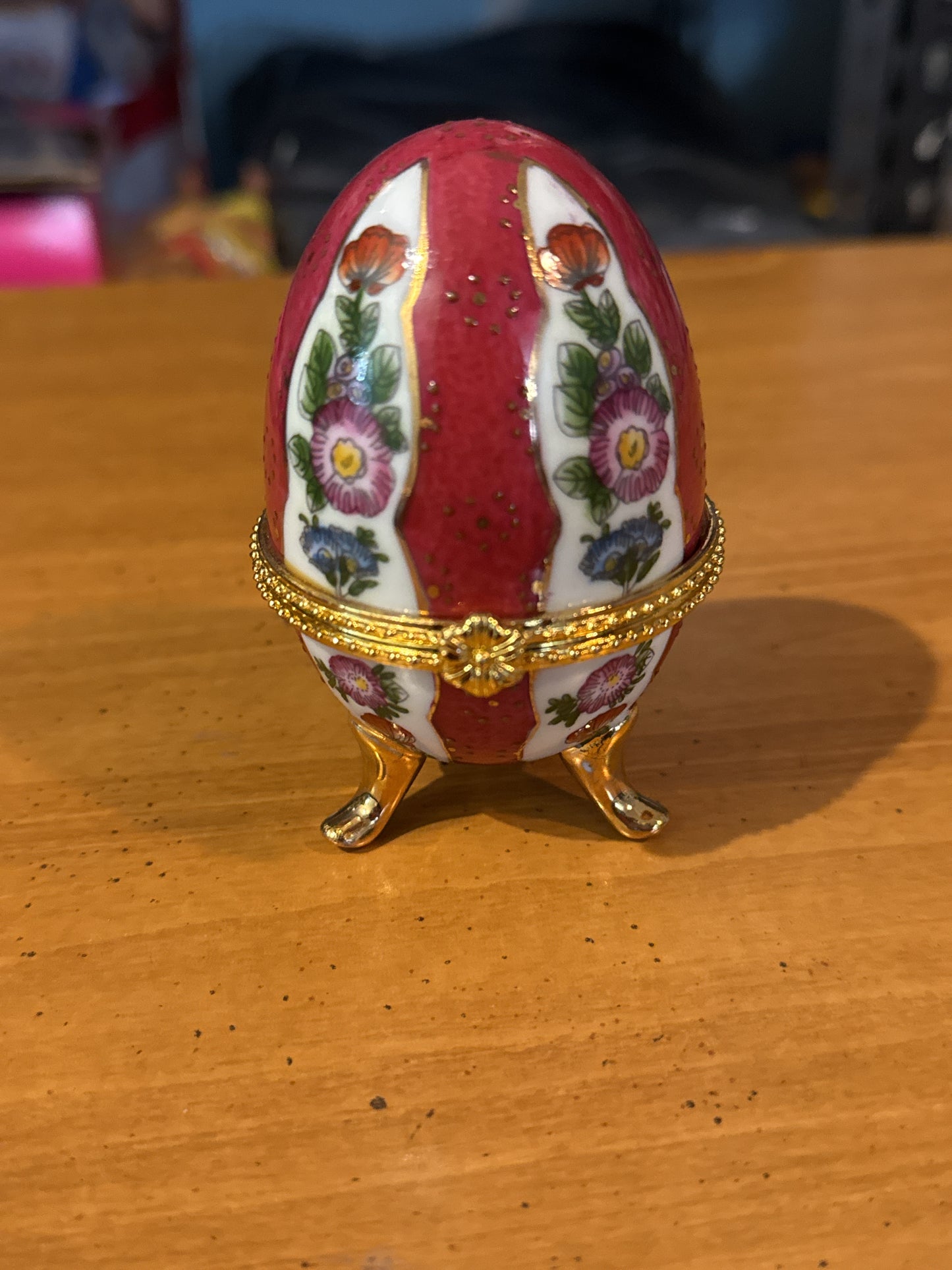 Vintage Easter Egg Tripod Porcelain Trinket Jewelry Storage Container 4" Tall