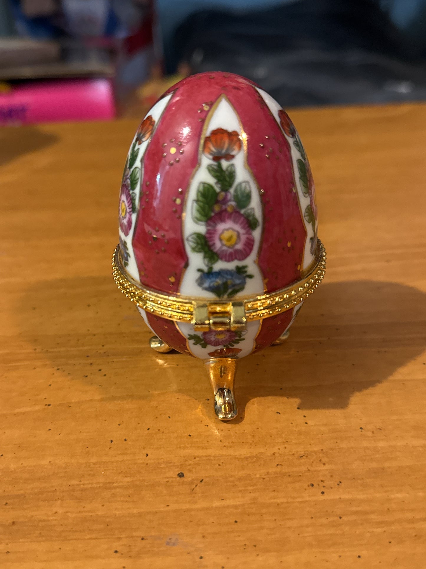 Vintage Easter Egg Tripod Porcelain Trinket Jewelry Storage Container 4" Tall