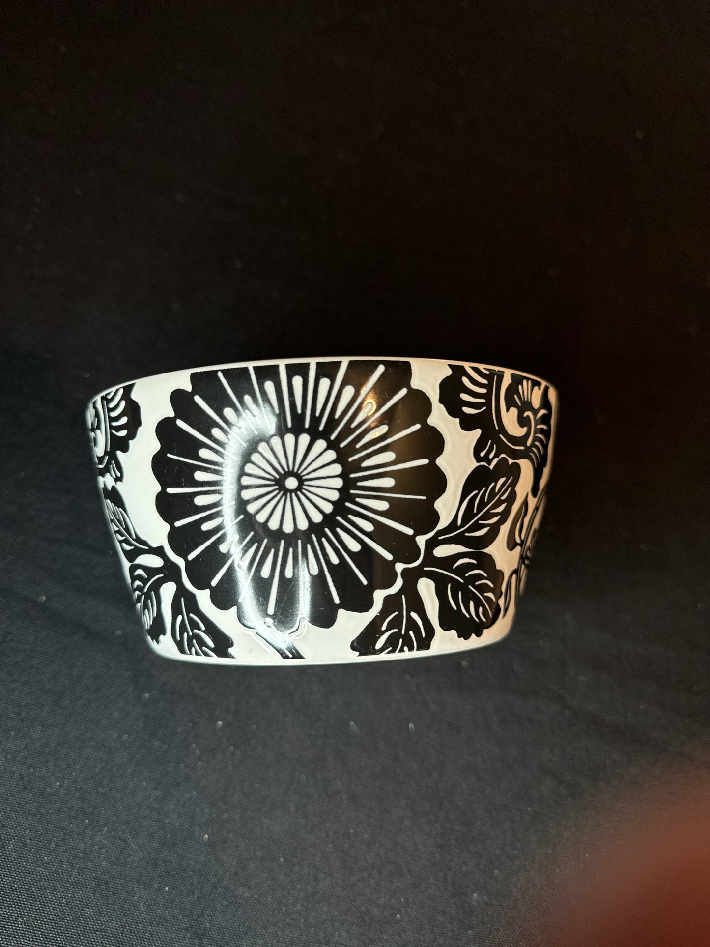 Roscher Chelsea Collection Set of 3 Bowls Black & White Floral Pattern 5.75" Wide 3" High
