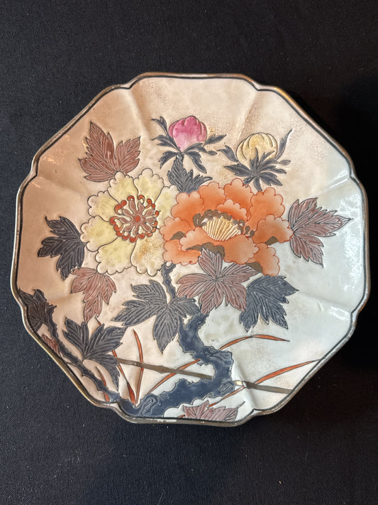 Vintage Decorative Macau Hand Painted Chinoiserie Chic Shallow Bowl 8 5/8" Wide