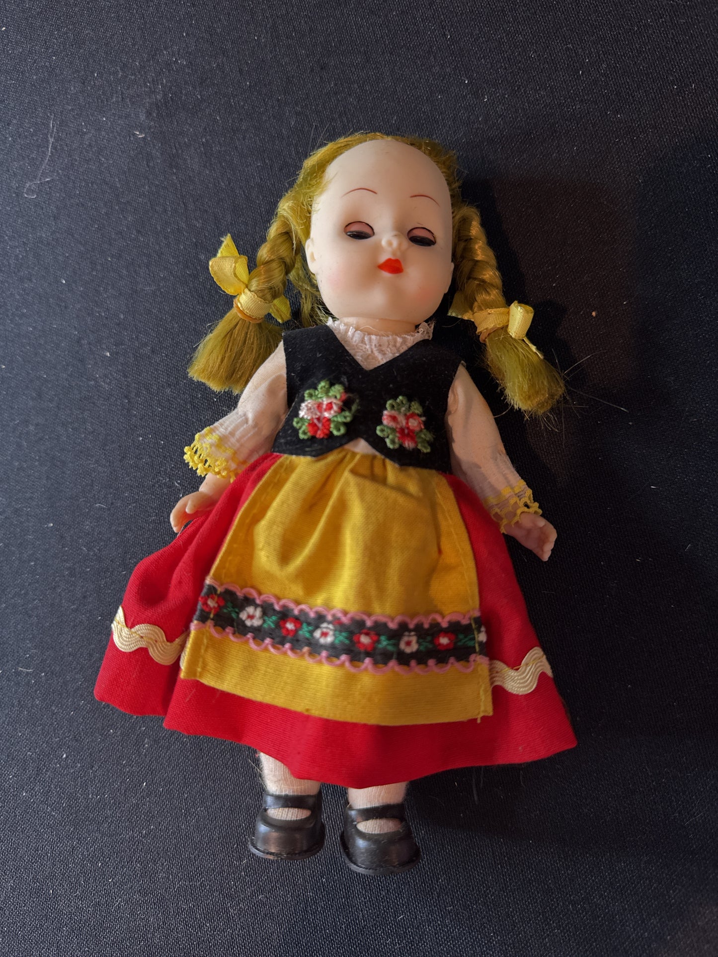 Bookcase Collectable Doll The New Bright Collection No. 900 Switzerland 1992