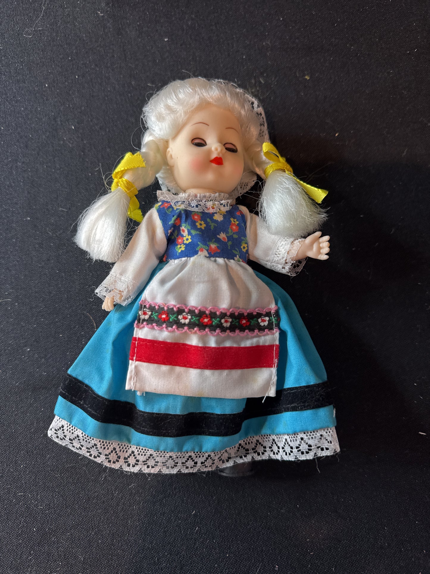 Bookcase Collectable Doll The New Bright Collection No. 900 Holland 1992