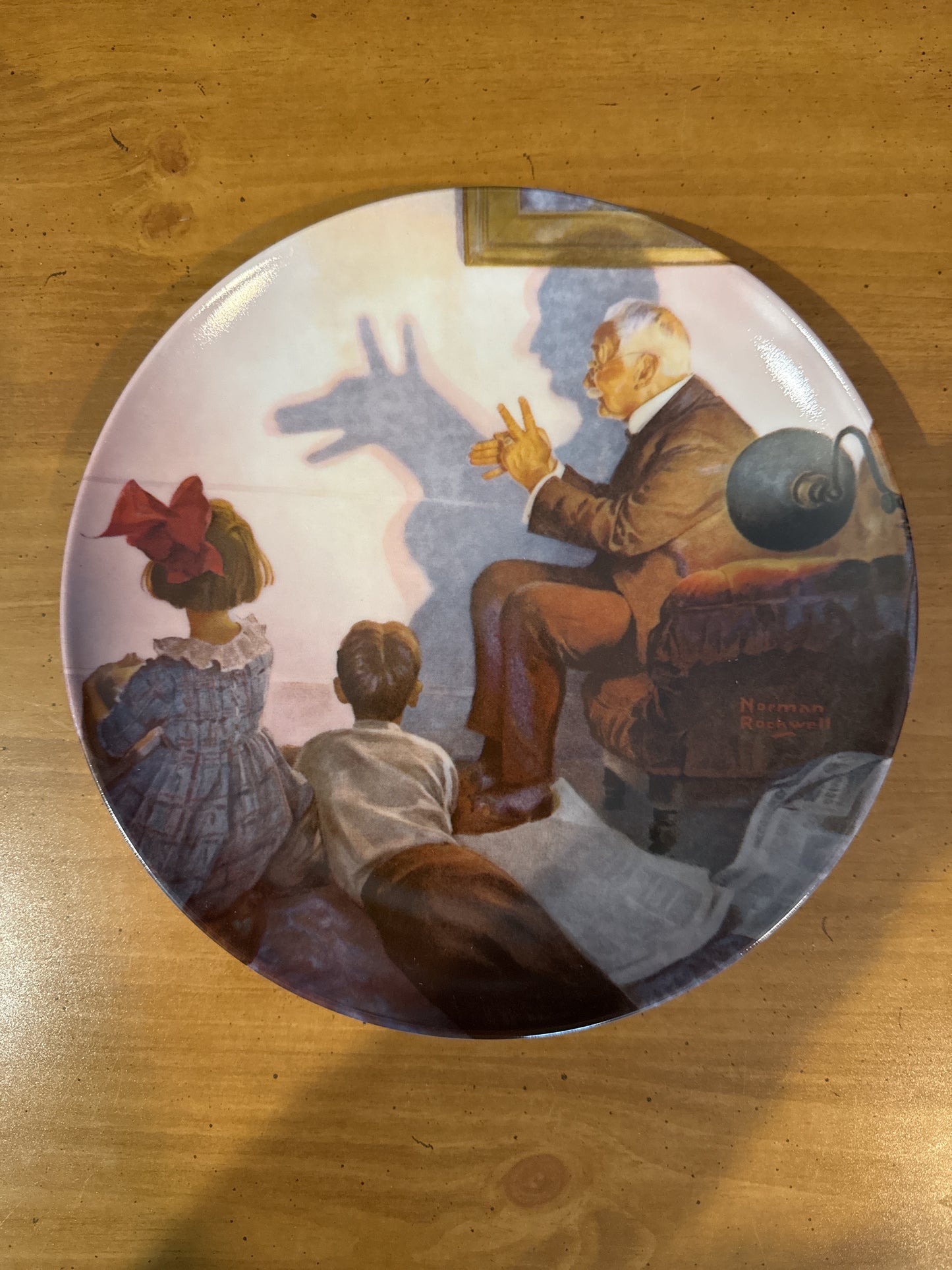 Knowles Norman Rockwell "The Shadow Artist" Collector's Plate 8.5" Wide Plate # 10672E