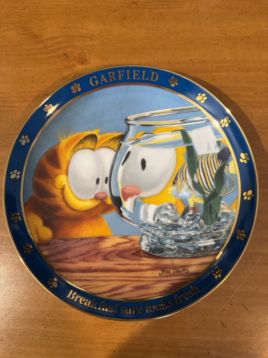 Garfield Collector's Plate by Danbury Mint "Breakfast Sure Looks Fresh" 8.25" Wide Plate #I1886 Jim Davis