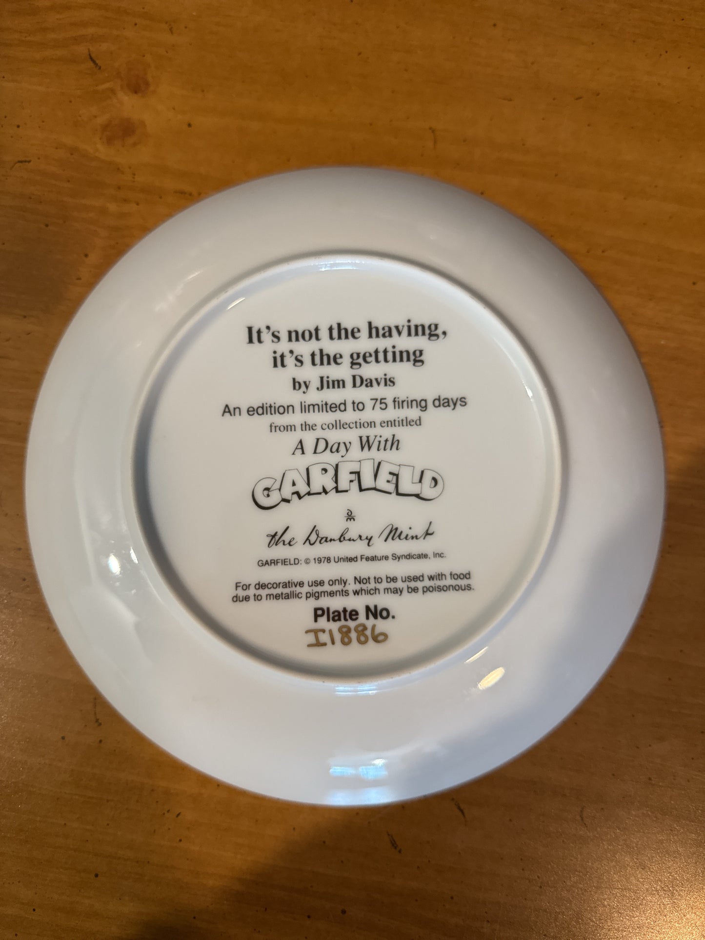 Garfield Collector's Plate by Danbury Mint "It's Not The Having, It's The Getting" 8.25" Wide Plate #I1886 Jim Davis