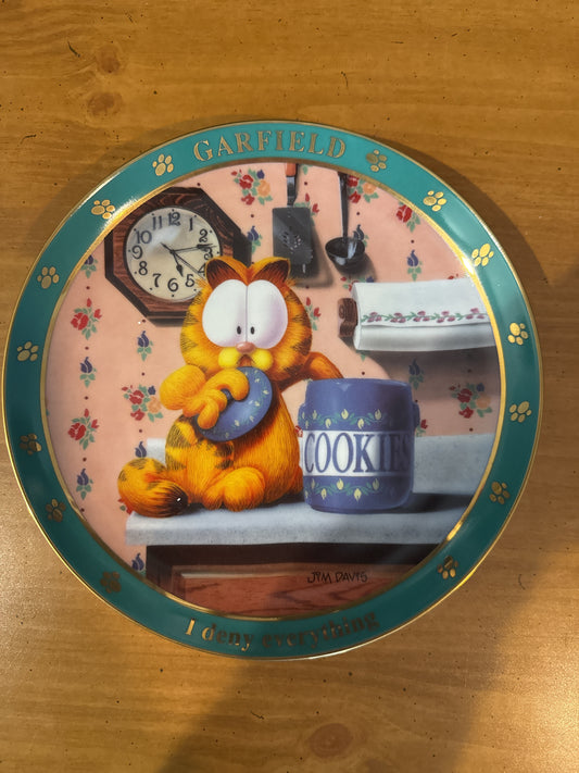 Garfield Collector's Plate by Danbury Mint "I Deny Everything" 8.25" Wide Plate #I1886 Jim Davis