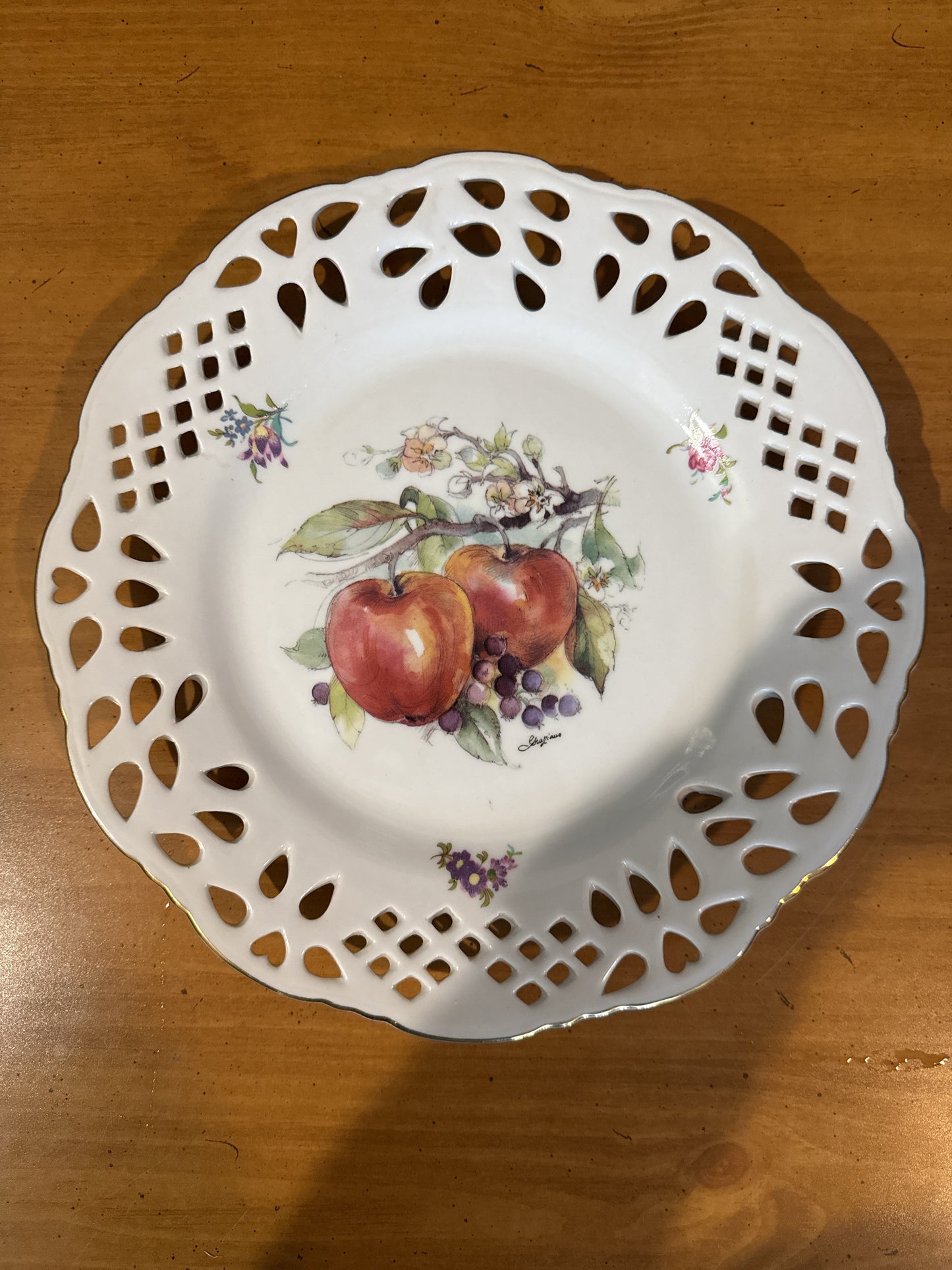 Formalities by Baum Bros. 10" Collector's Plate Apples w/ Gold Trim