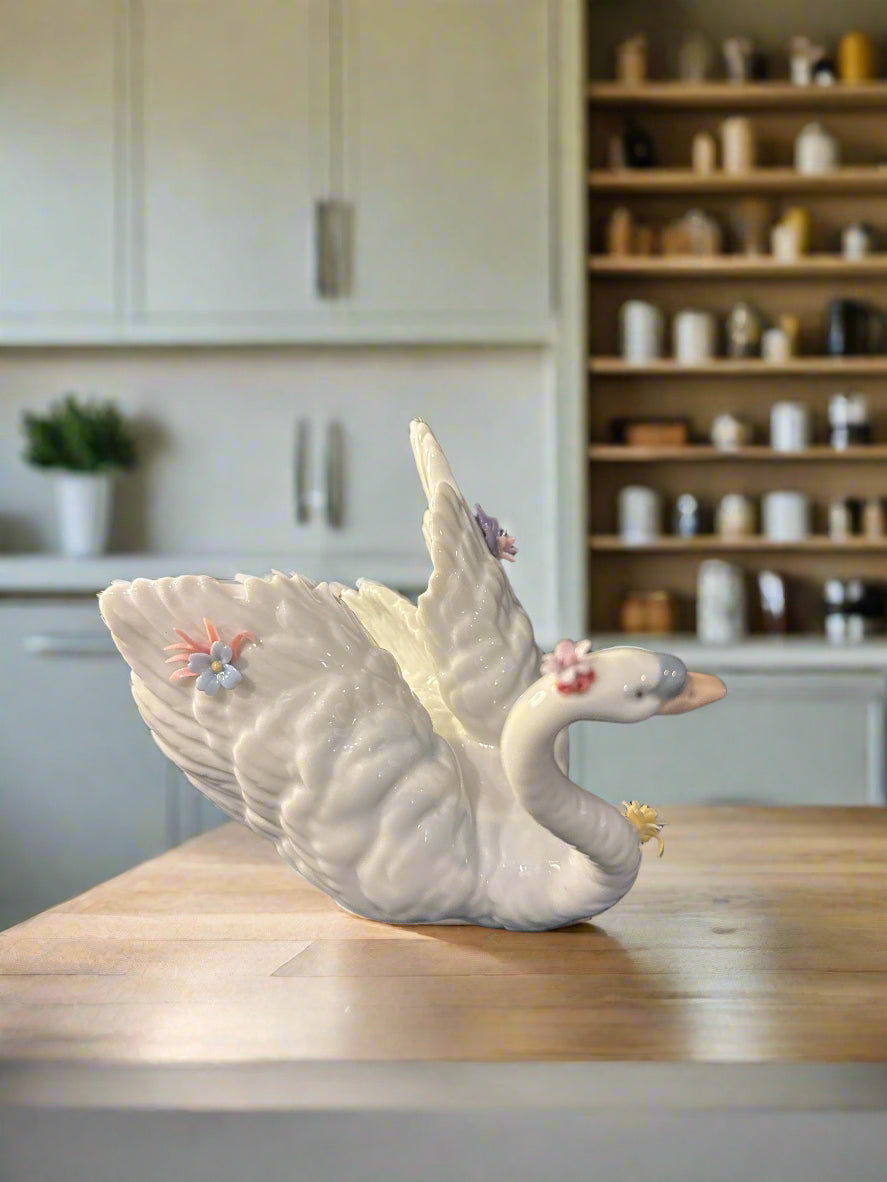 Lladro White Swan with Flowers Figurine #6499 In Box