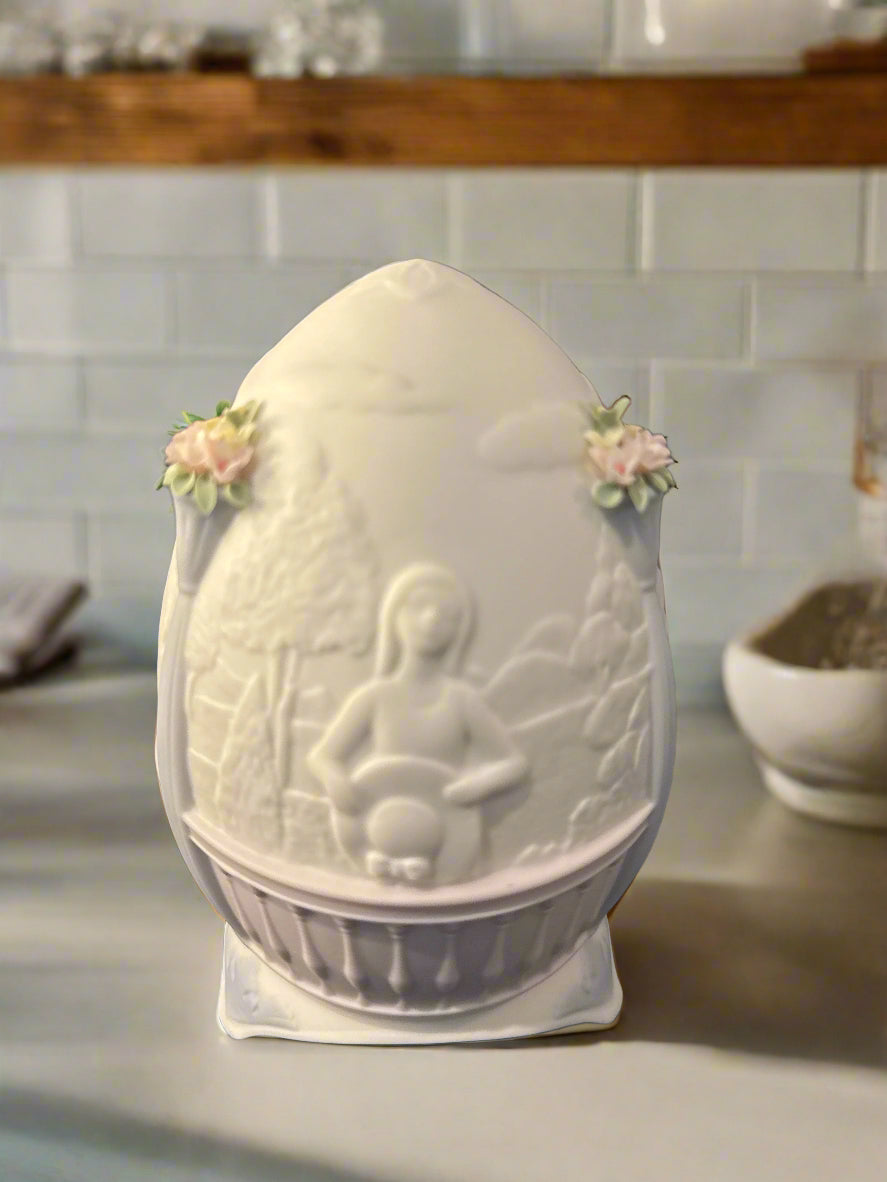Lladro Garden Stroll 1998 Annual Egg Porcelain 5.25" Tall In Box