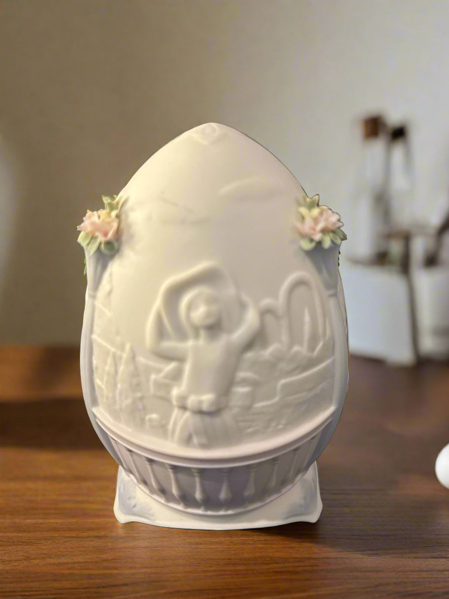 Lladro Garden Stroll 1998 Annual Egg Porcelain 5.25" Tall In Box