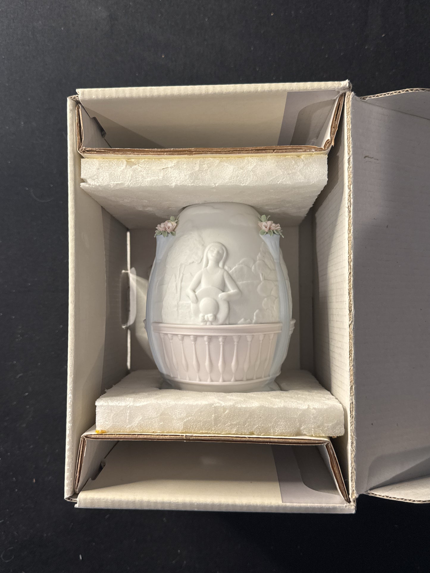 Lladro Garden Stroll 1998 Annual Egg Porcelain 5.25" Tall In Box
