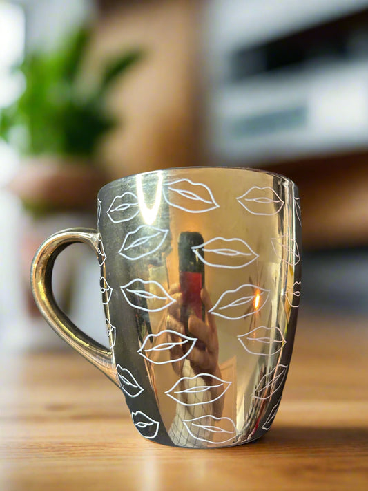 Large 4.5" Tall Gold Color Reflective Lips Coffee Cup/Mug White Interior