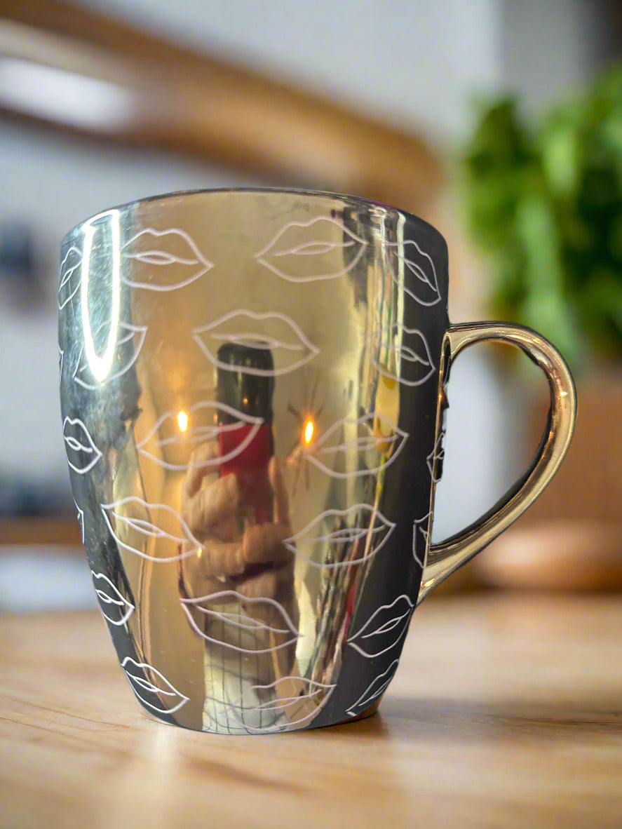 Large 4.5" Tall Gold Color Reflective Lips Coffee Cup/Mug White Interior