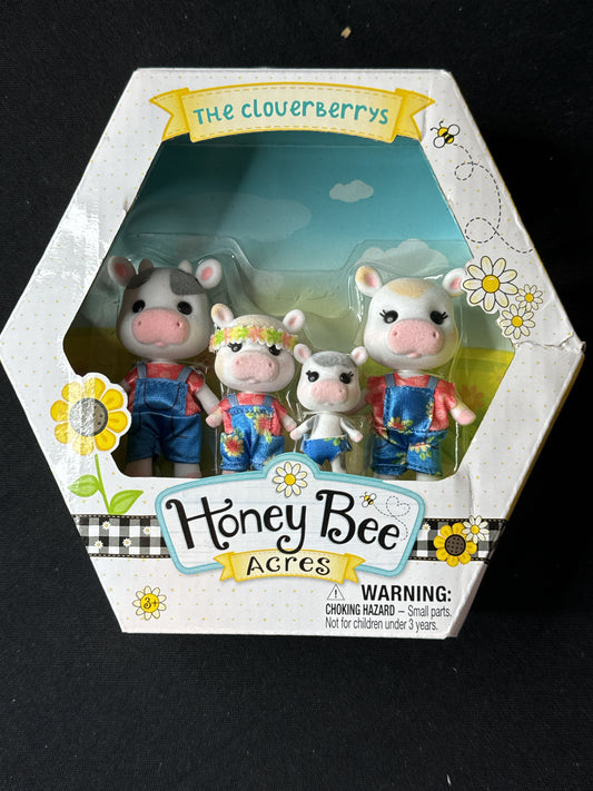 Honey Bee Acres The Cloverberrys Cow Family New in Box