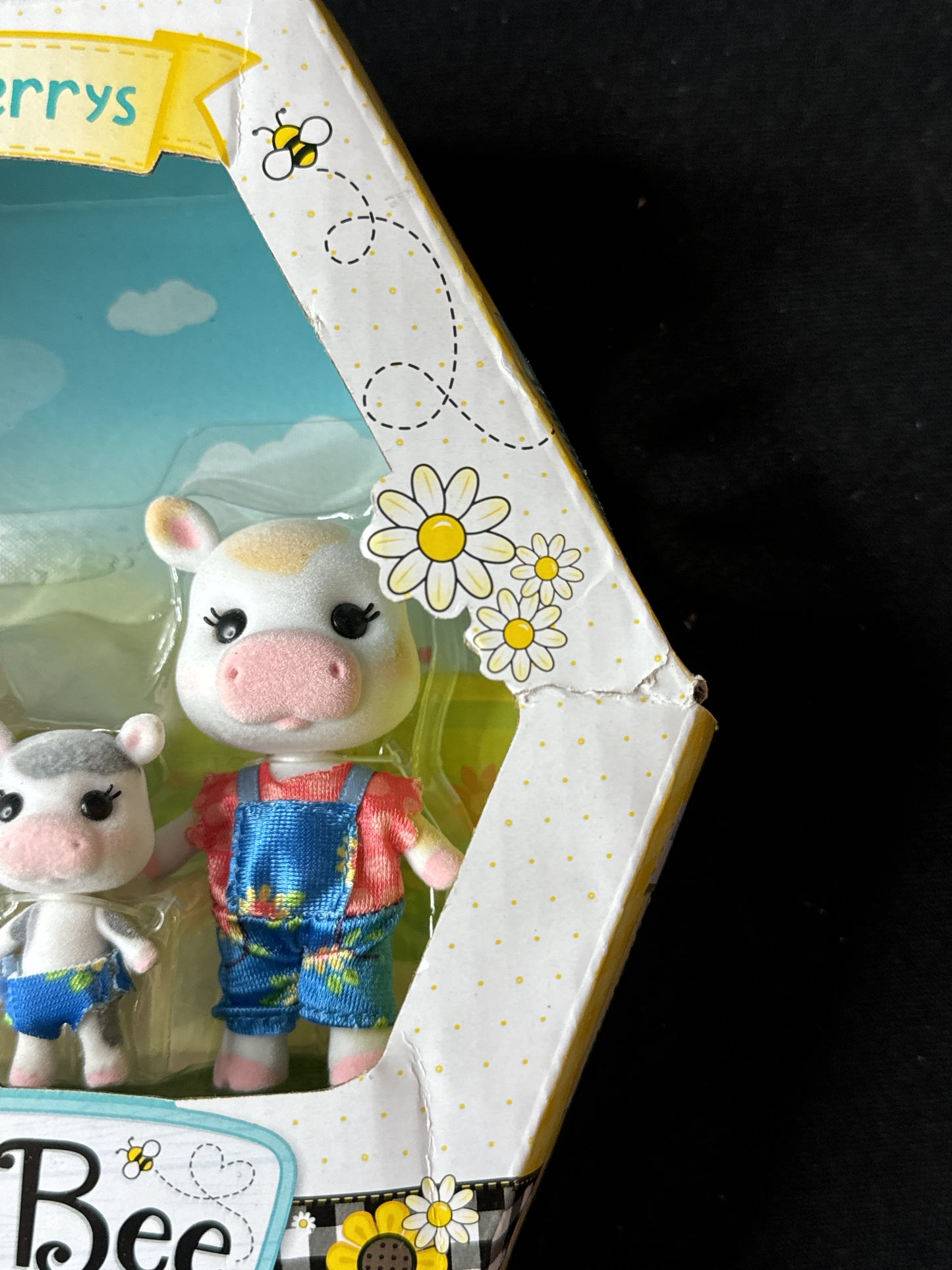 Honey Bee Acres The Cloverberrys Cow Family New in Box