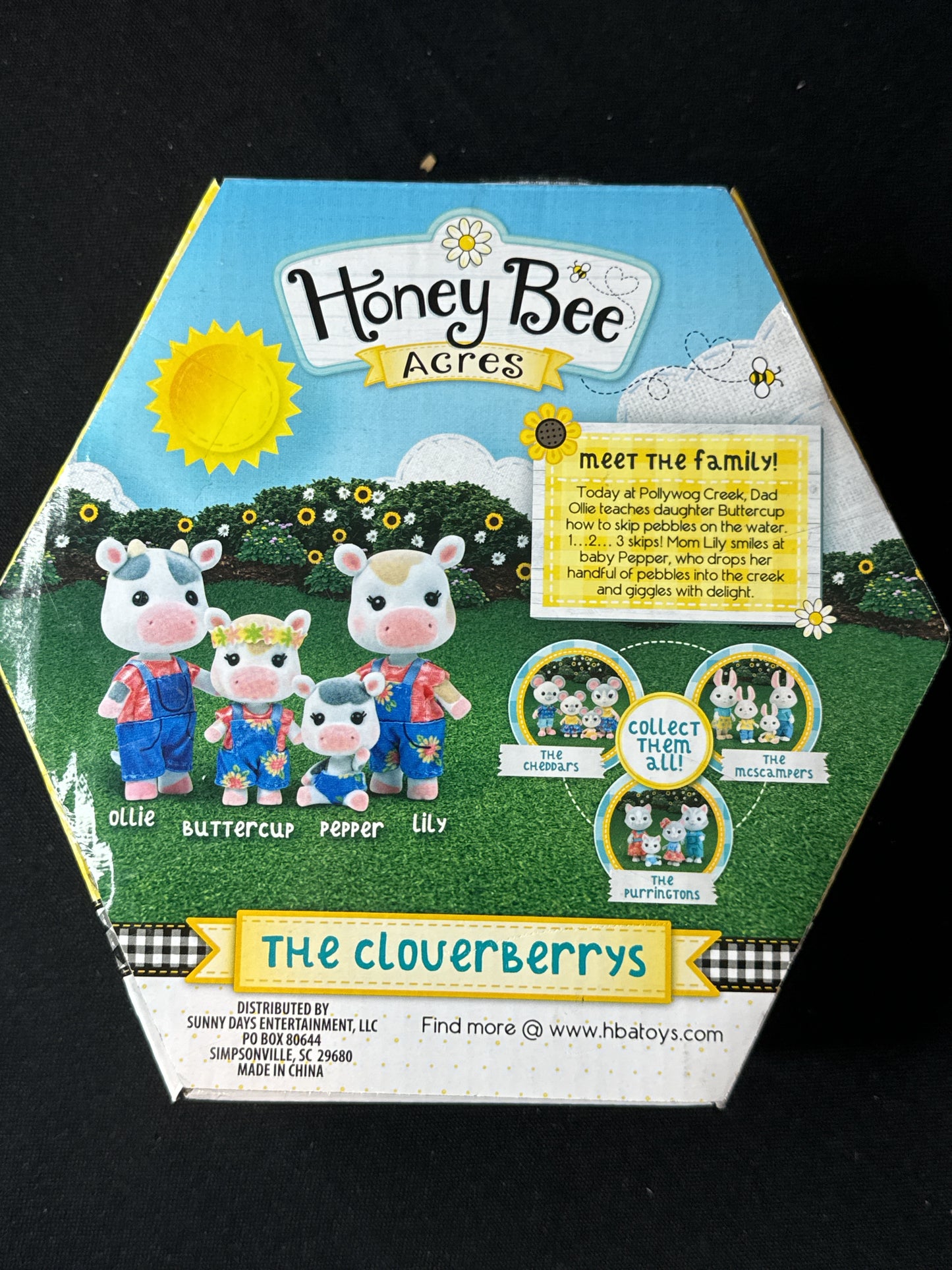 Honey Bee Acres The Cloverberrys Cow Family New in Box