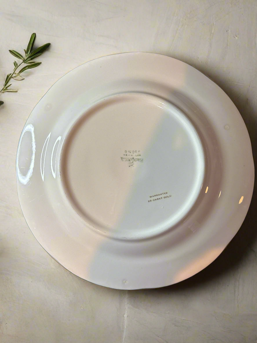 Homer Laughlin HLC490 Pattern 9.25" Wide Luncheon Plate Ruffled Edges