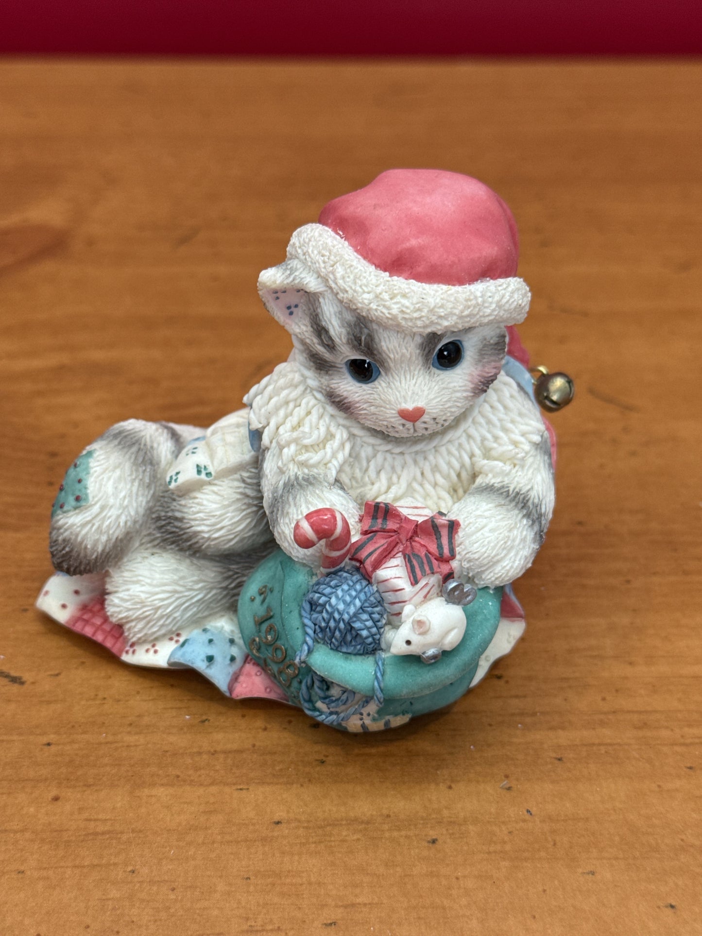 Calico Kittens Figurine Enesco 1998 Christmas Santa Paws New in Box
