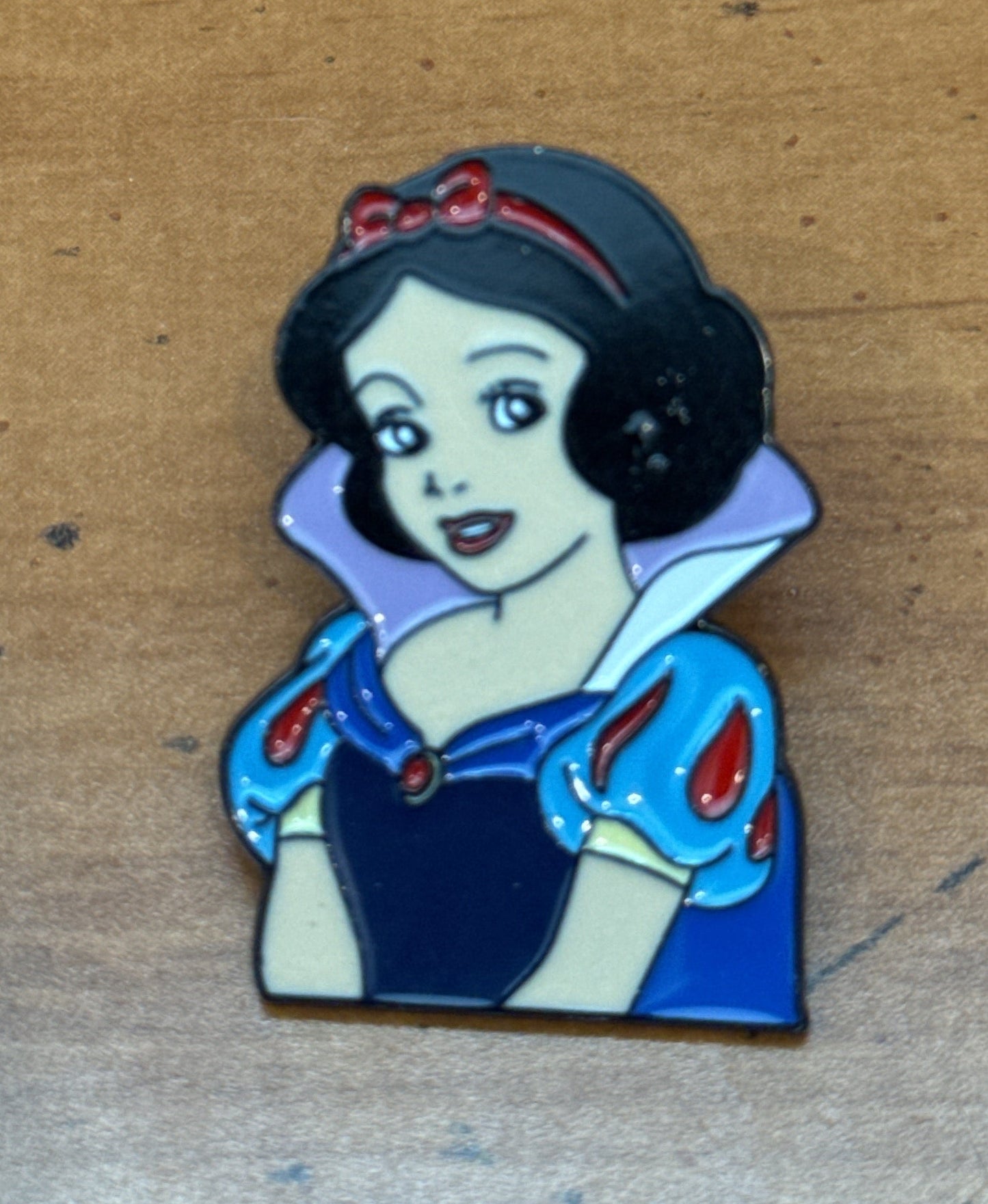 Disney Snow White Metal Enamel Pin Small