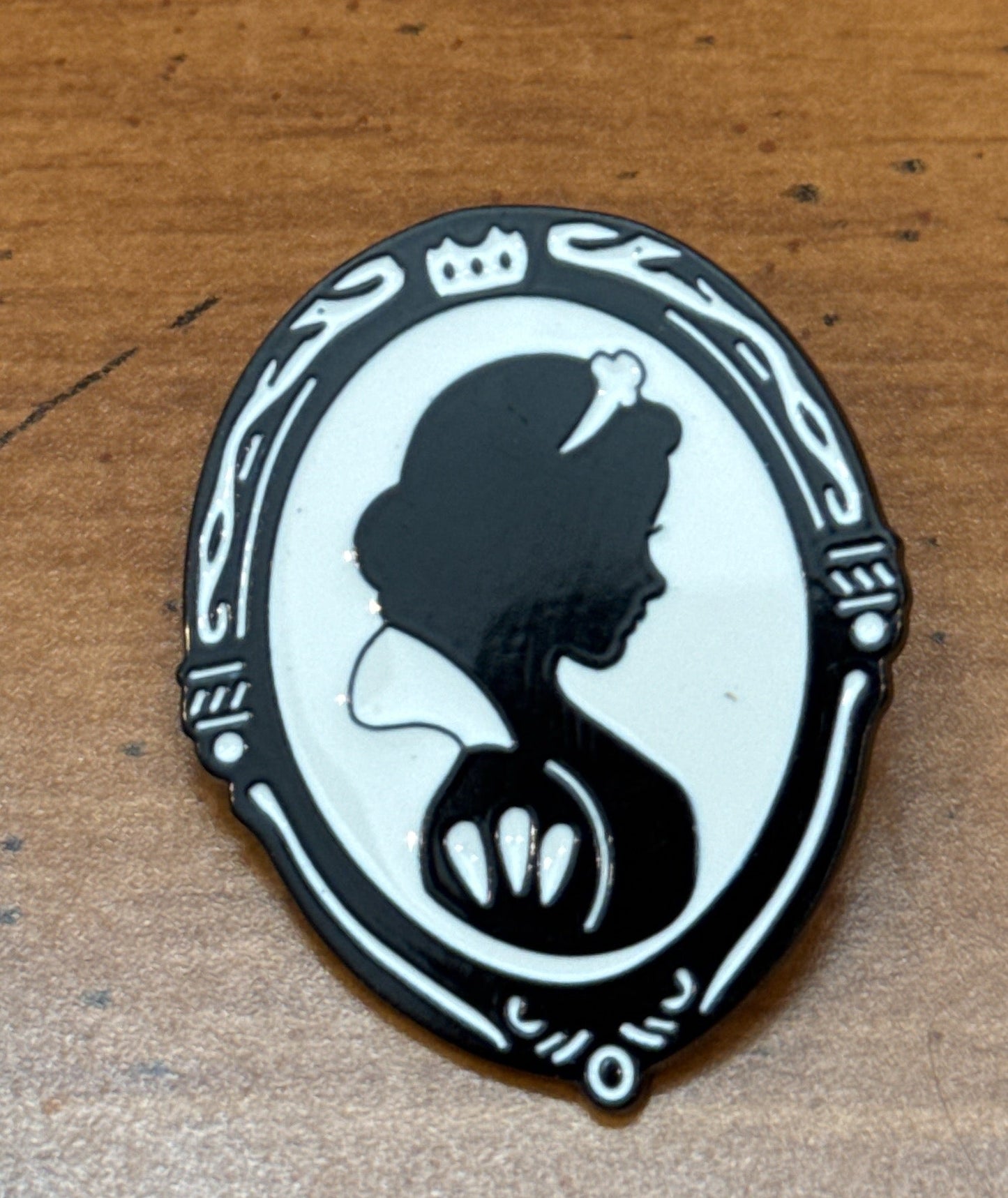 Disney Snow White Seven Dwarfs Cameo Silhouette Fantasy Fan Made Metal Enamel Pin Small