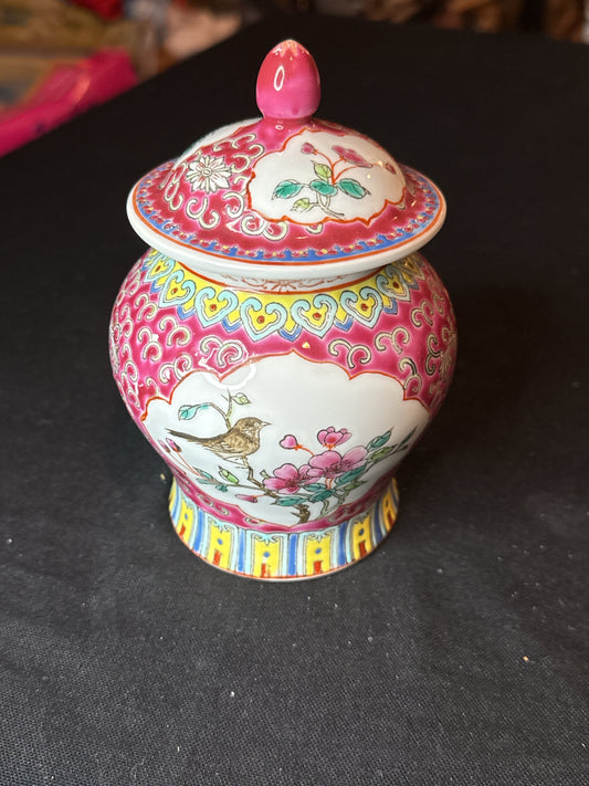 Vintage Chinese Ginger Jar Zhongguo (China) Jingdezhen 6" Tall Excellent condition.