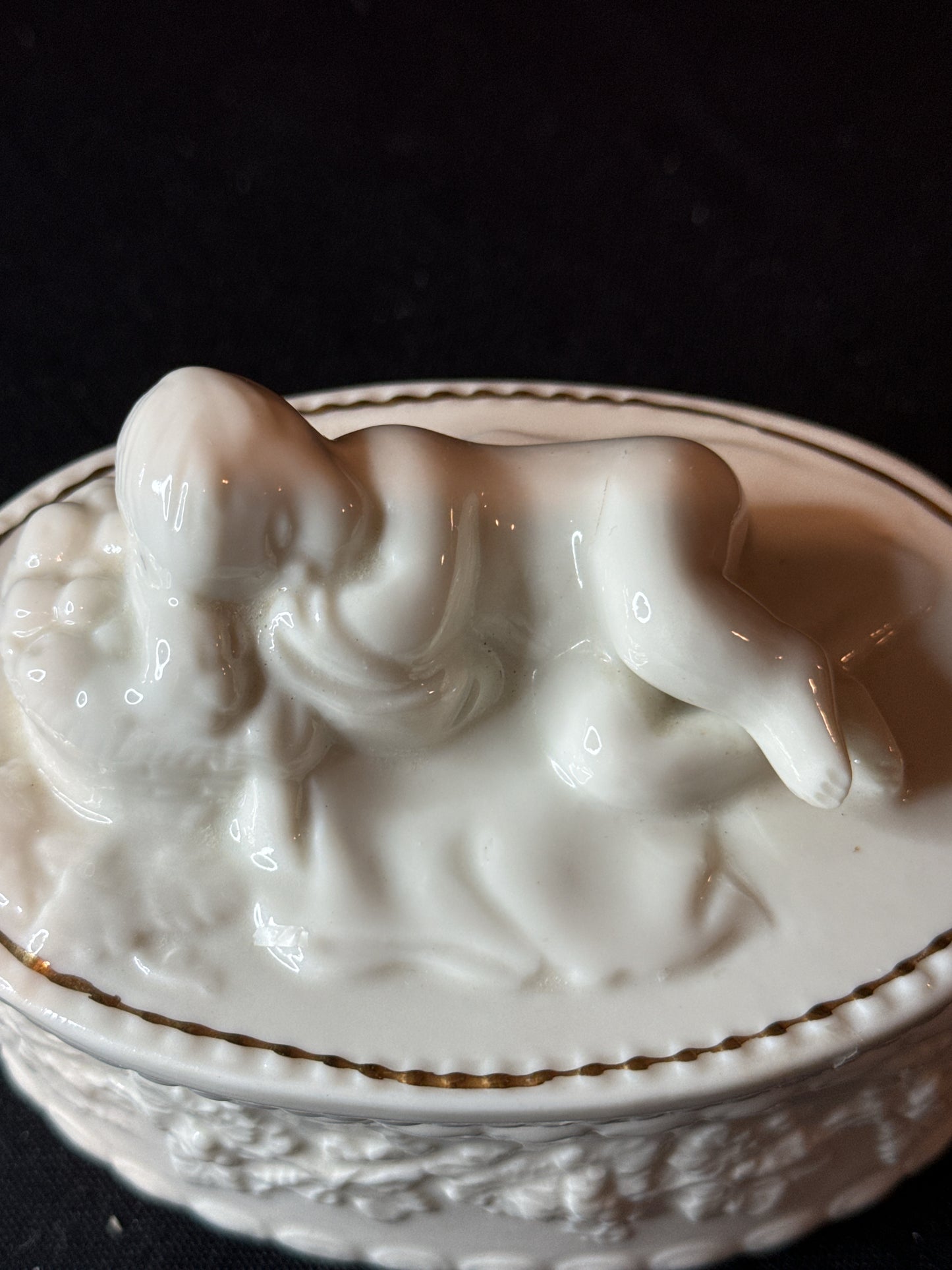 Belleek White Porcelain Trinket Box w/ Sleeping Baby, Cherub 1993-1997 Blue Mark Bottom