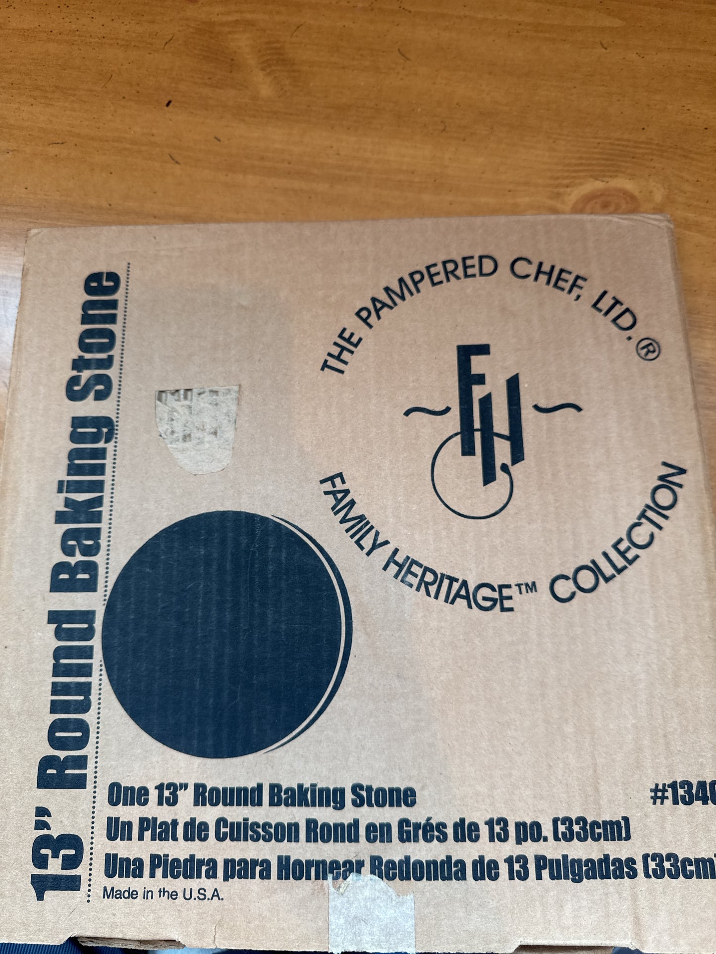 Pampered Chef Pizza Stone 13" Round Baking Stone Family Heritage Collection New in Box