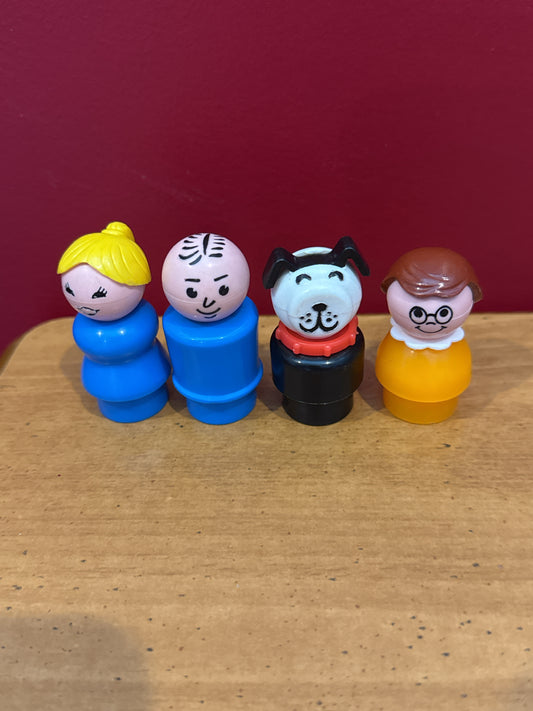 Vintage Fisher Price Little People Set of 4 Figures Mom/Dad/Dog/Child