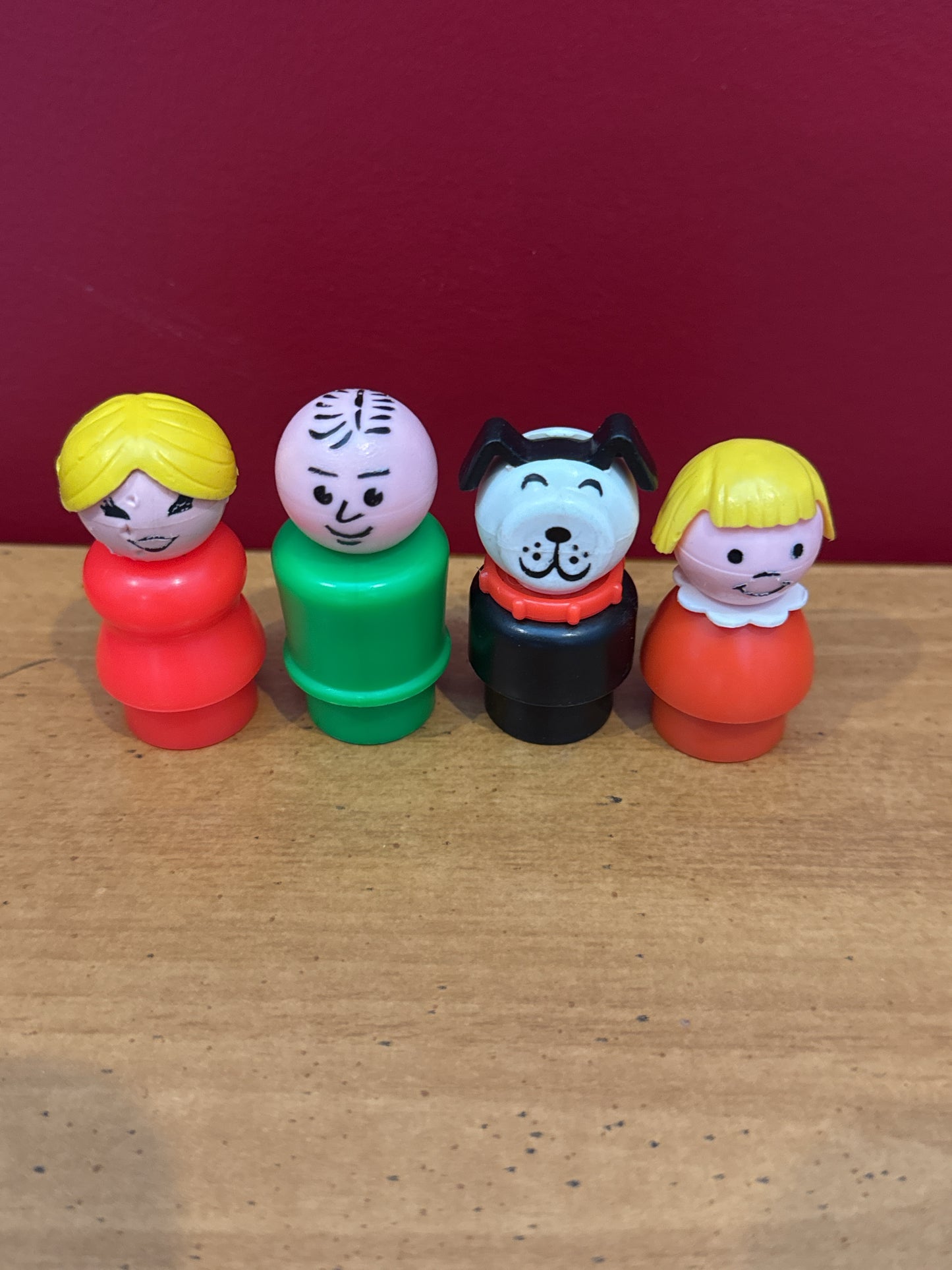 Vintage Fisher Price Little People Set of 4 Figures Mom/Dad/Dog/Blonde Child
