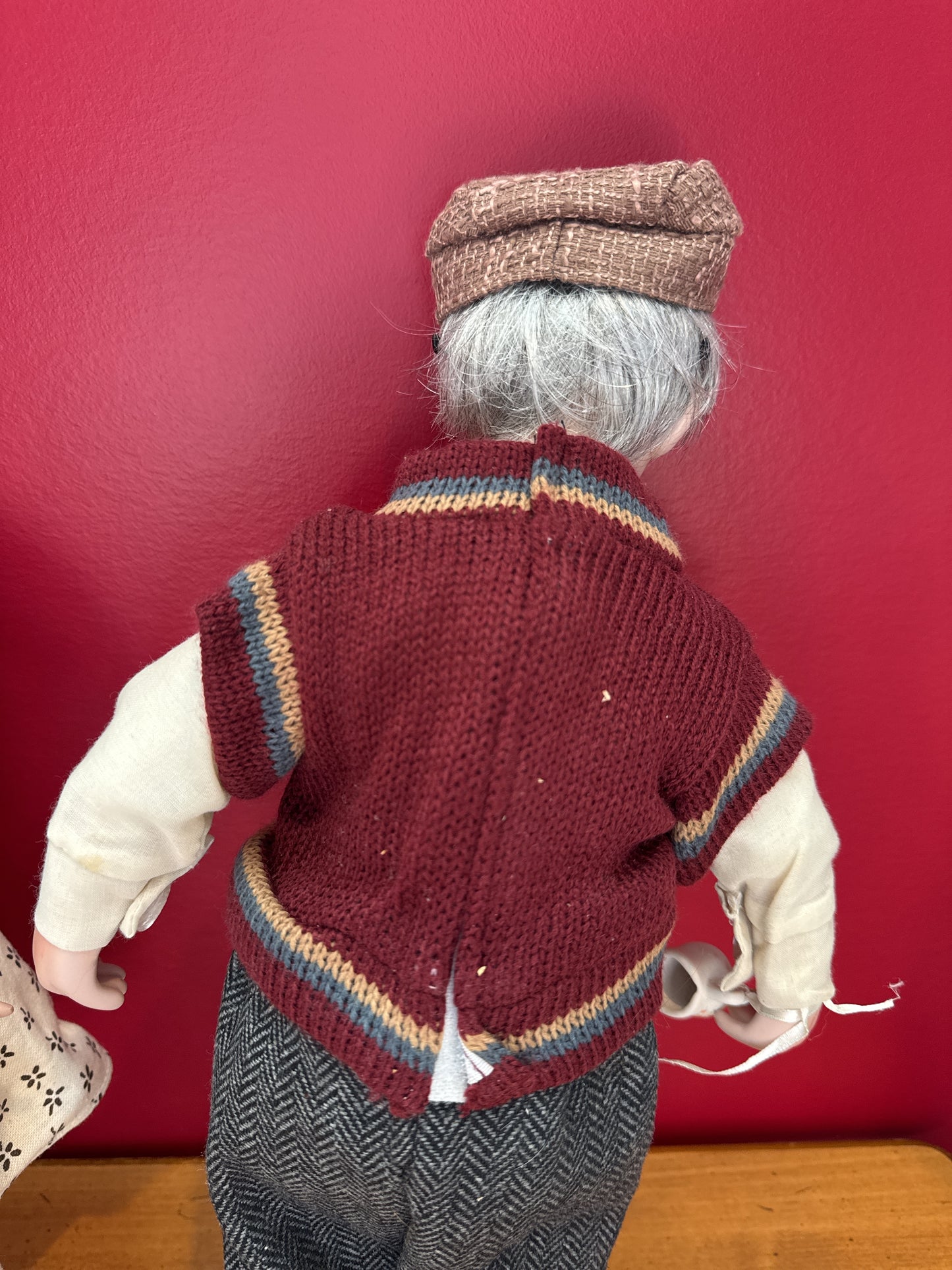 Vintage Old Grandma & Grandpa Dolls Porcelain Faces w/ Rocking Chairs & Accessories