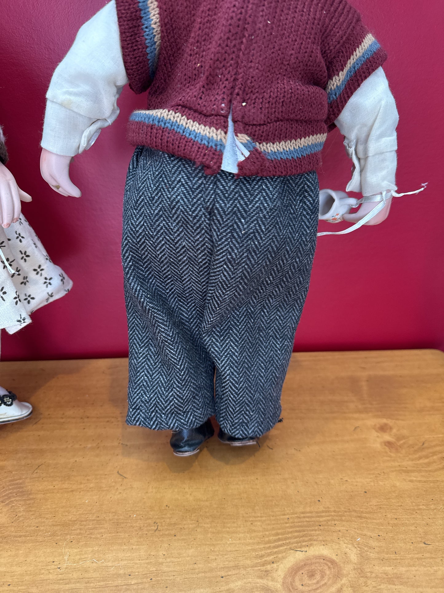 Vintage Old Grandma & Grandpa Dolls Porcelain Faces w/ Rocking Chairs & Accessories