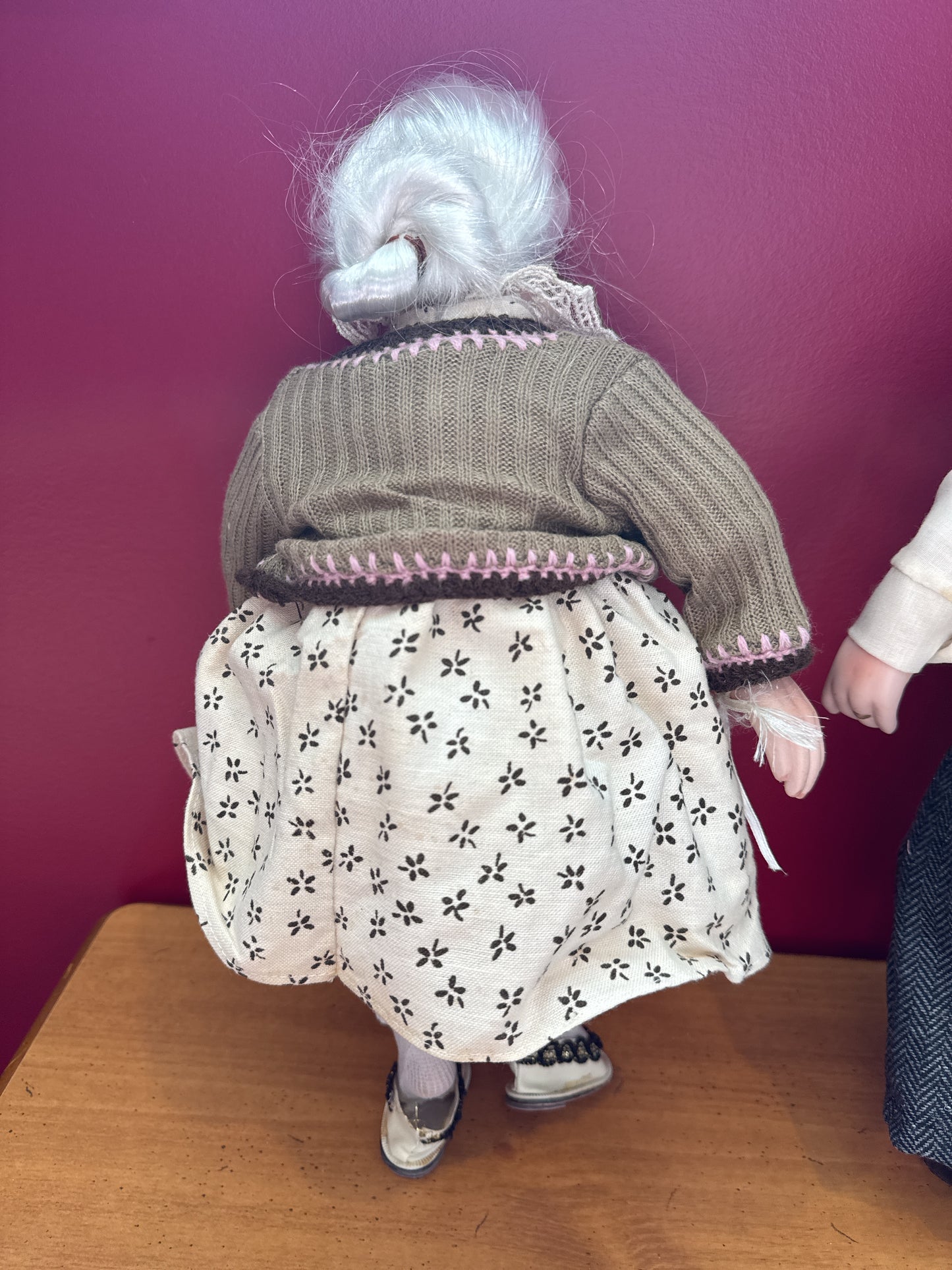 Vintage Old Grandma & Grandpa Dolls Porcelain Faces w/ Rocking Chairs & Accessories