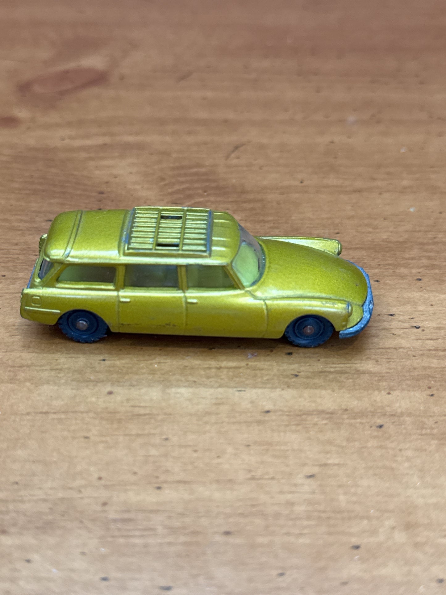 1960s Husky Models Citroen DS Safari Metallic Gold Die-cast Toy Car 1:64 Scale