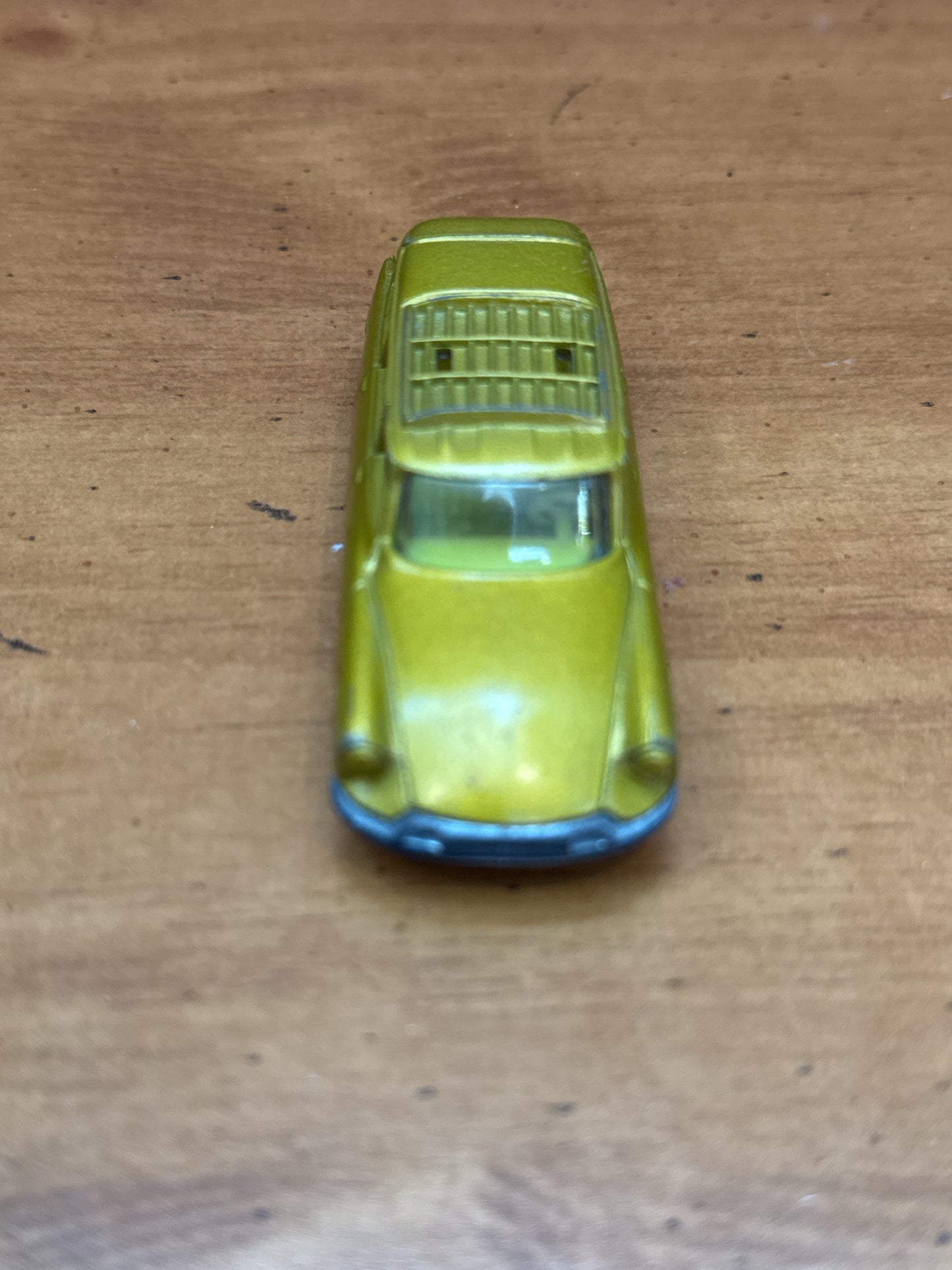 1960s Husky Models Citroen DS Safari Metallic Gold Die-cast Toy Car 1:64 Scale