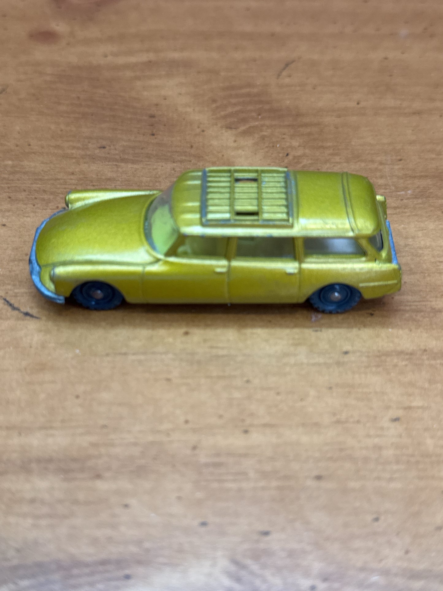 1960s Husky Models Citroen DS Safari Metallic Gold Die-cast Toy Car 1:64 Scale