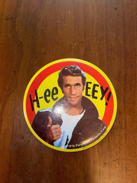 Fonzie, The Fonz Happy Days Promo Pin Henry Winkler Paramount 1976 3.5" Wide