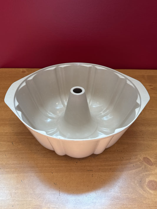 Microware Anchor Hocking PM498/TI534-12 Bundt Cake Pan