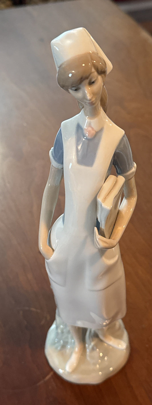 Lladro 4603 Nurse (Retired) Mint Condition With Box Glass Finish 14" Tall