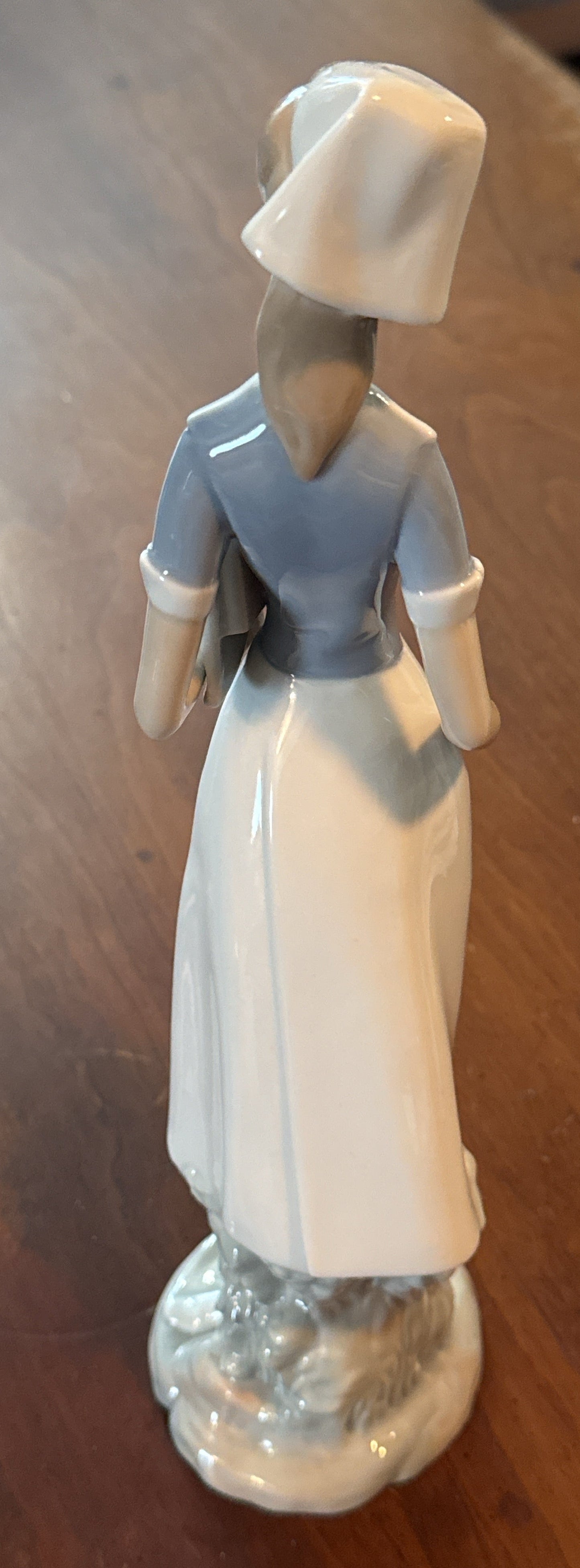 Lladro 4603 Nurse (Retired) Mint Condition With Box Glass Finish 14" Tall