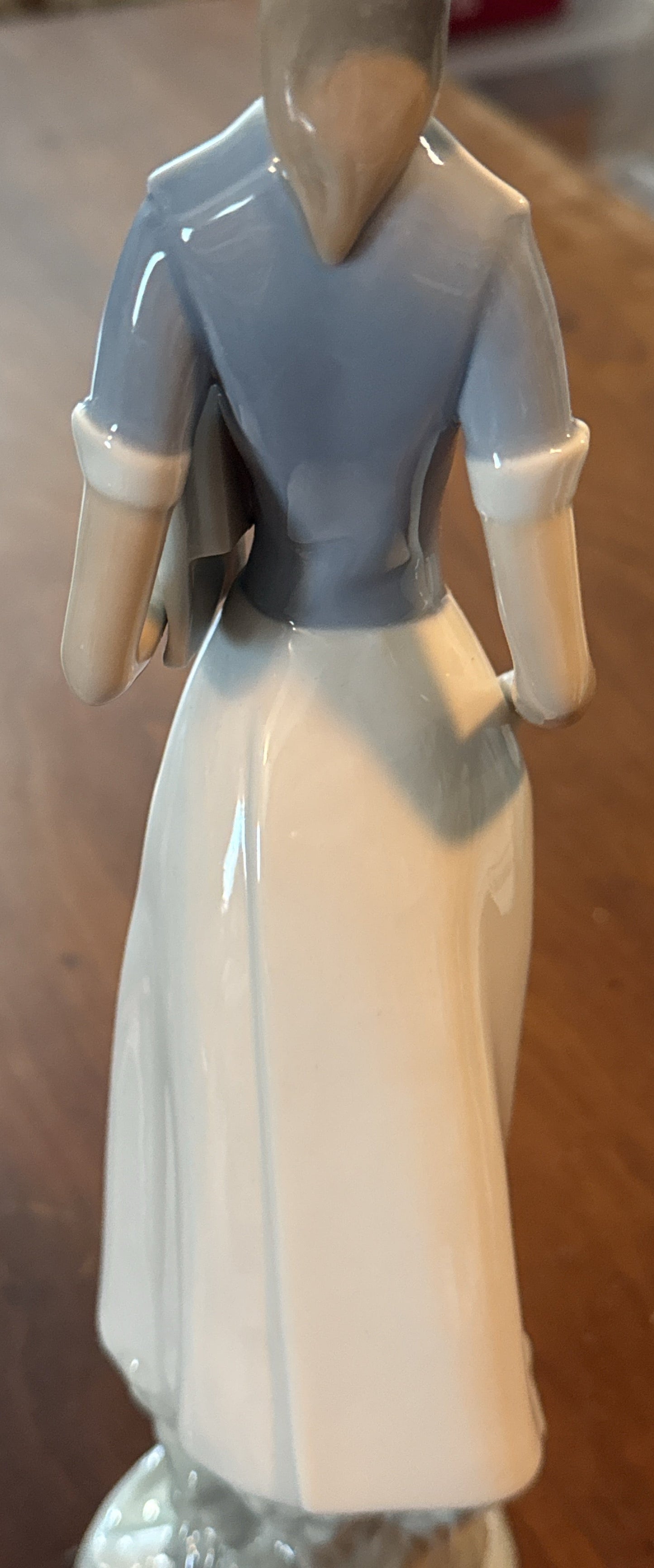 Lladro 4603 Nurse (Retired) Mint Condition With Box Glass Finish 14" Tall