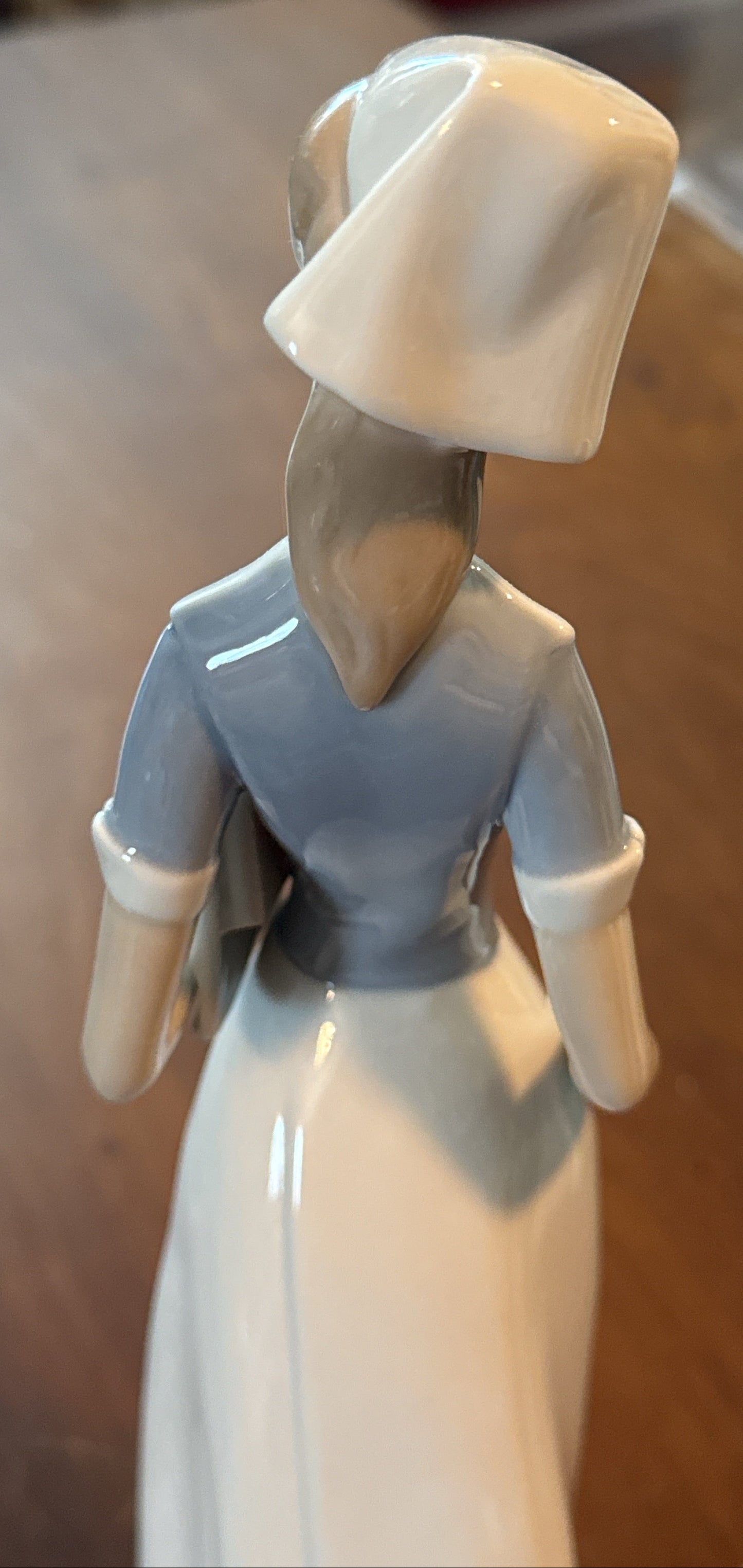 Lladro 4603 Nurse (Retired) Mint Condition With Box Glass Finish 14" Tall