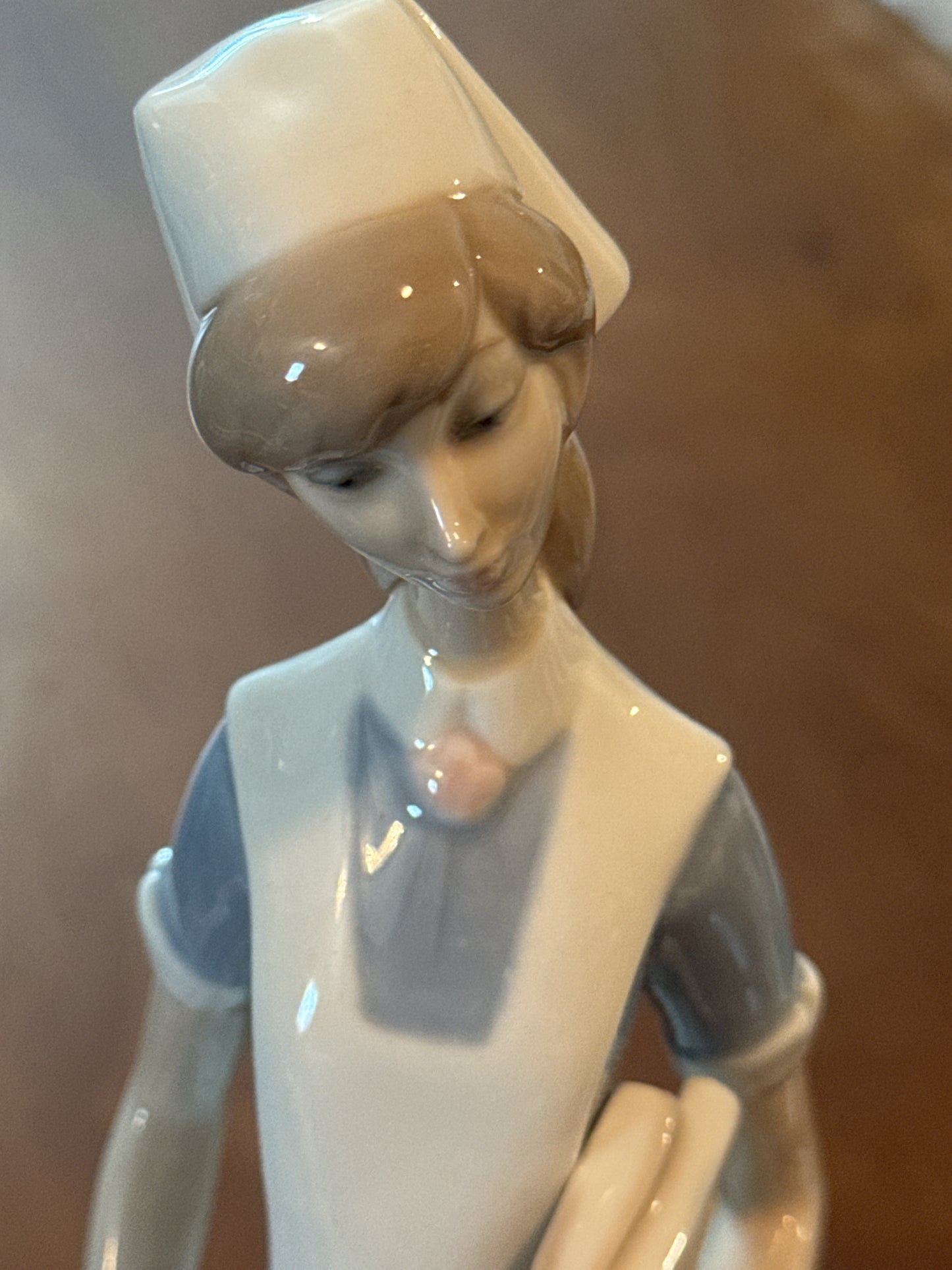 Lladro 4603 Nurse (Retired) Mint Condition With Box Glass Finish 14" Tall