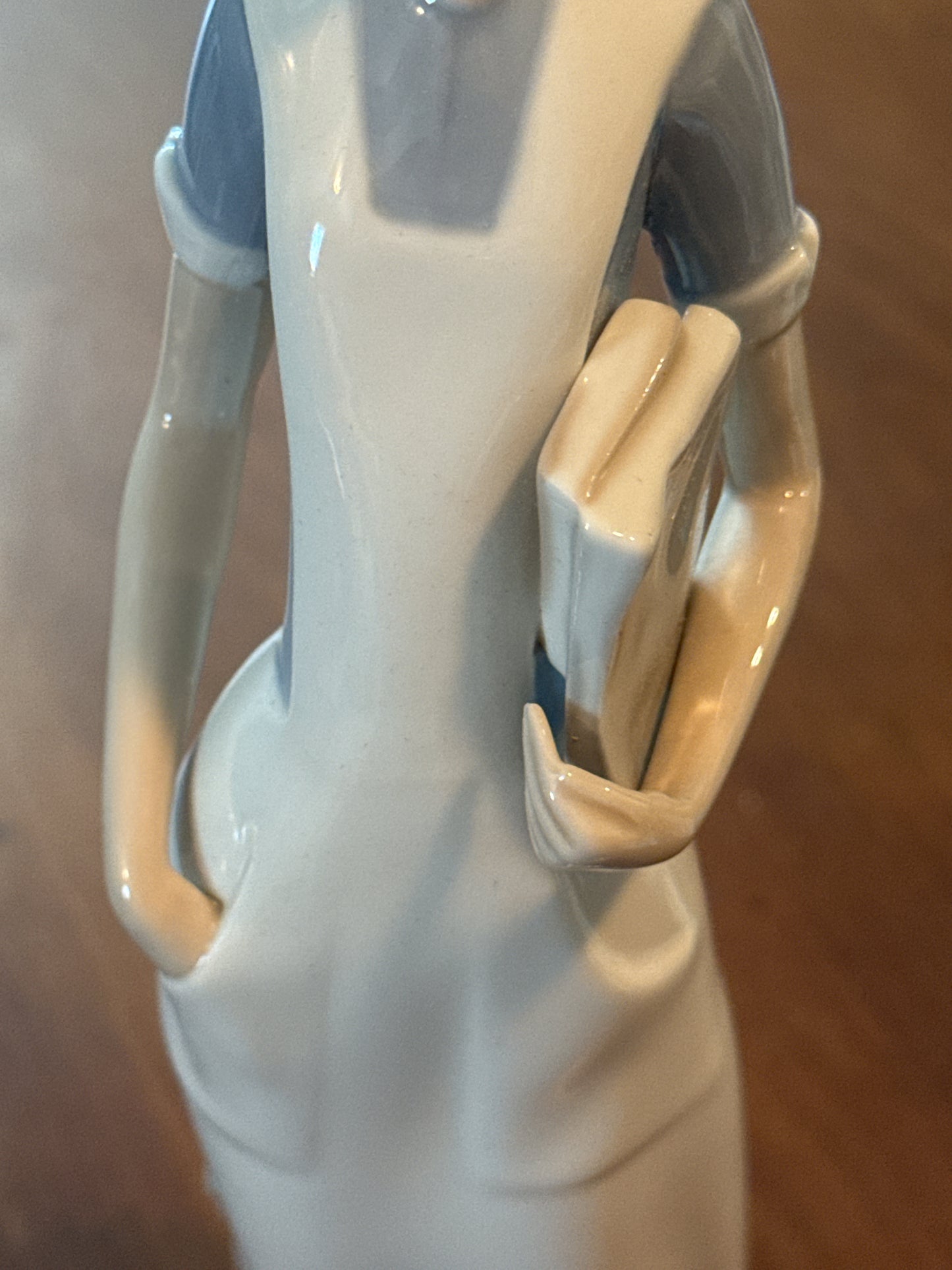 Lladro 4603 Nurse (Retired) Mint Condition With Box Glass Finish 14" Tall