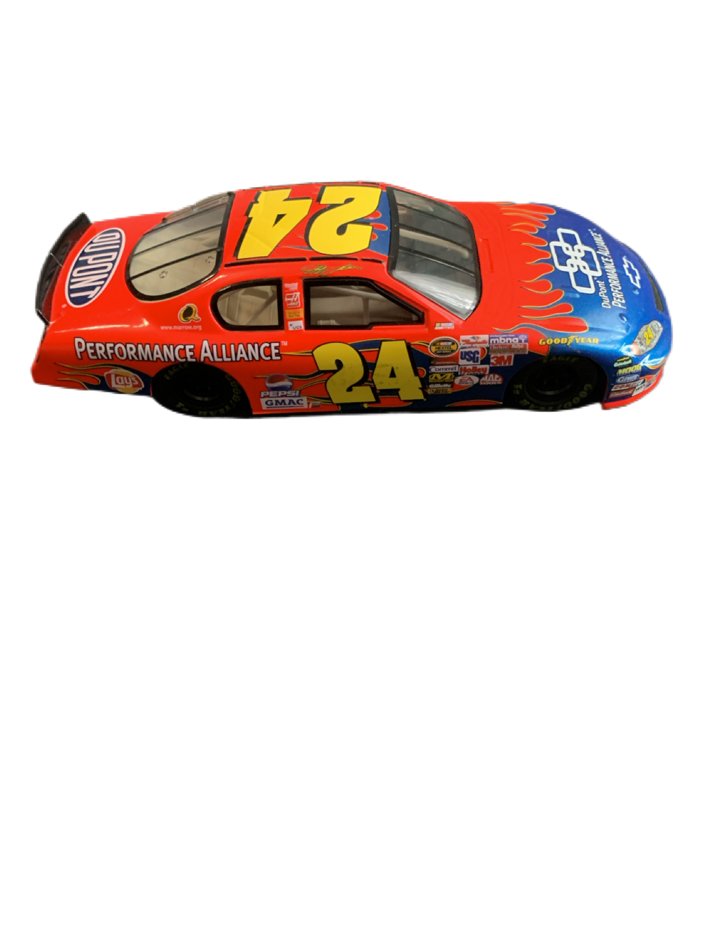 NASCAR Action Jeff Gordon #24 Dupont Chevrolet Monte Carlo 2005 1:24 Die-Cast Car